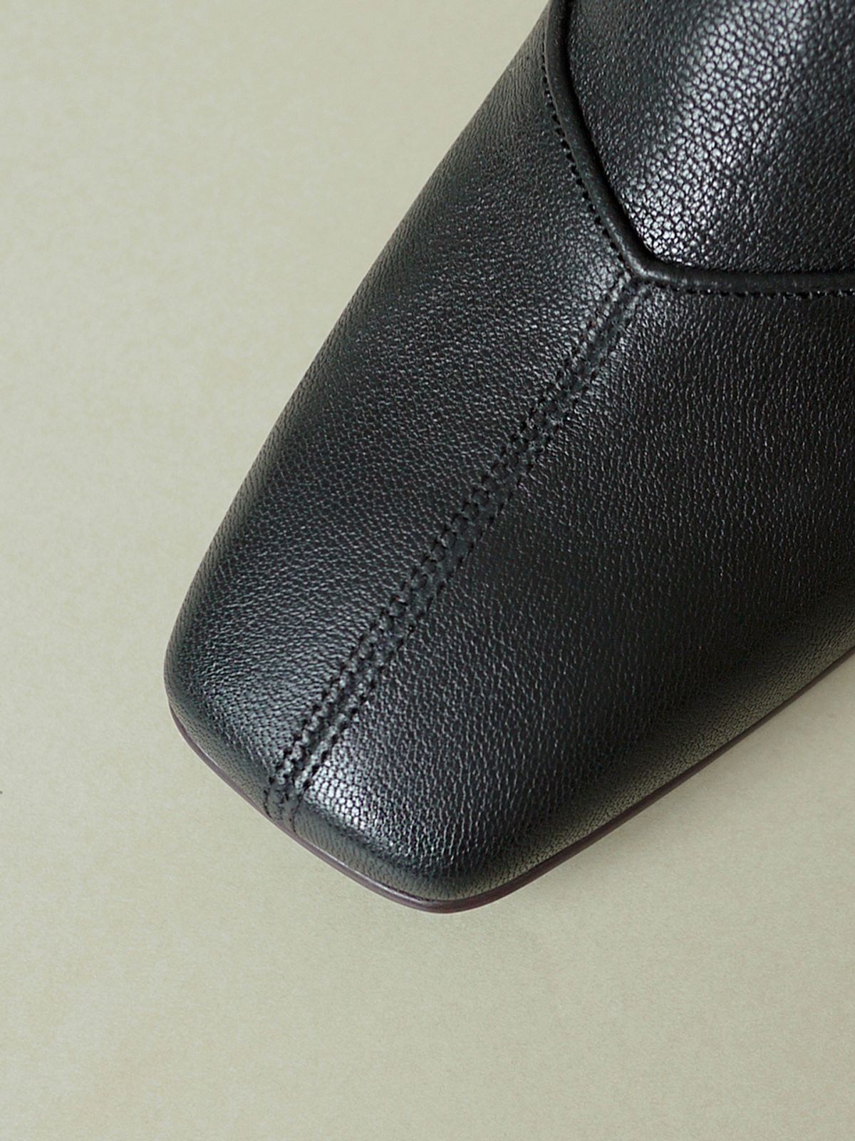 흰(HEENN) Block Heel Slingback Loafers . Black