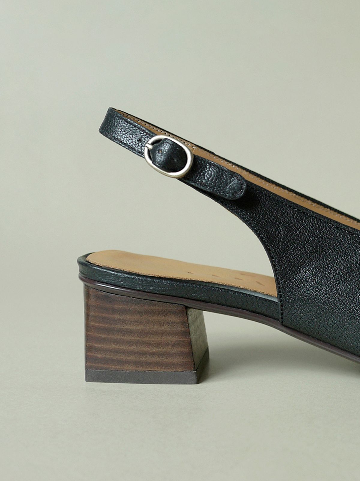 흰(HEENN) Block Heel Slingback Loafers . Black