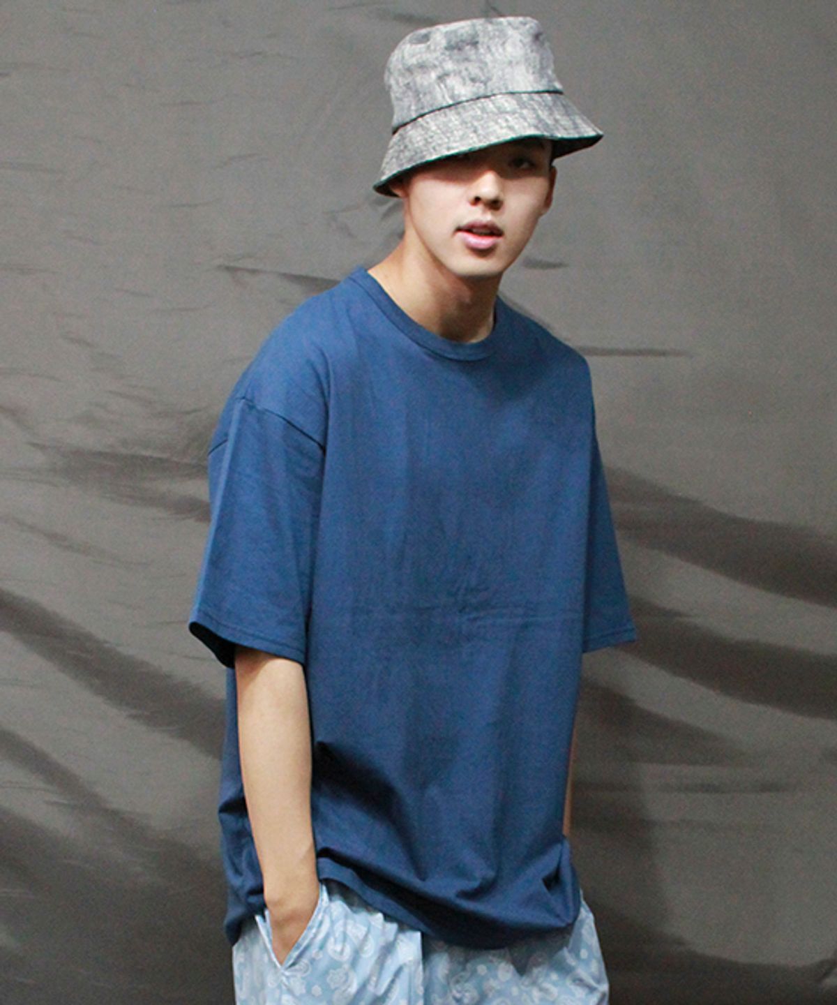 드마크(DEMARC) 오버핏 무지 레이어드 반팔티 딥블루