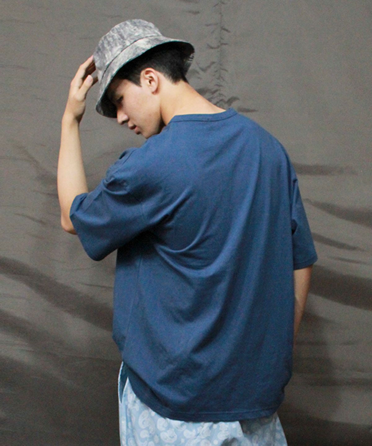 드마크(DEMARC) 오버핏 무지 레이어드 반팔티 딥블루