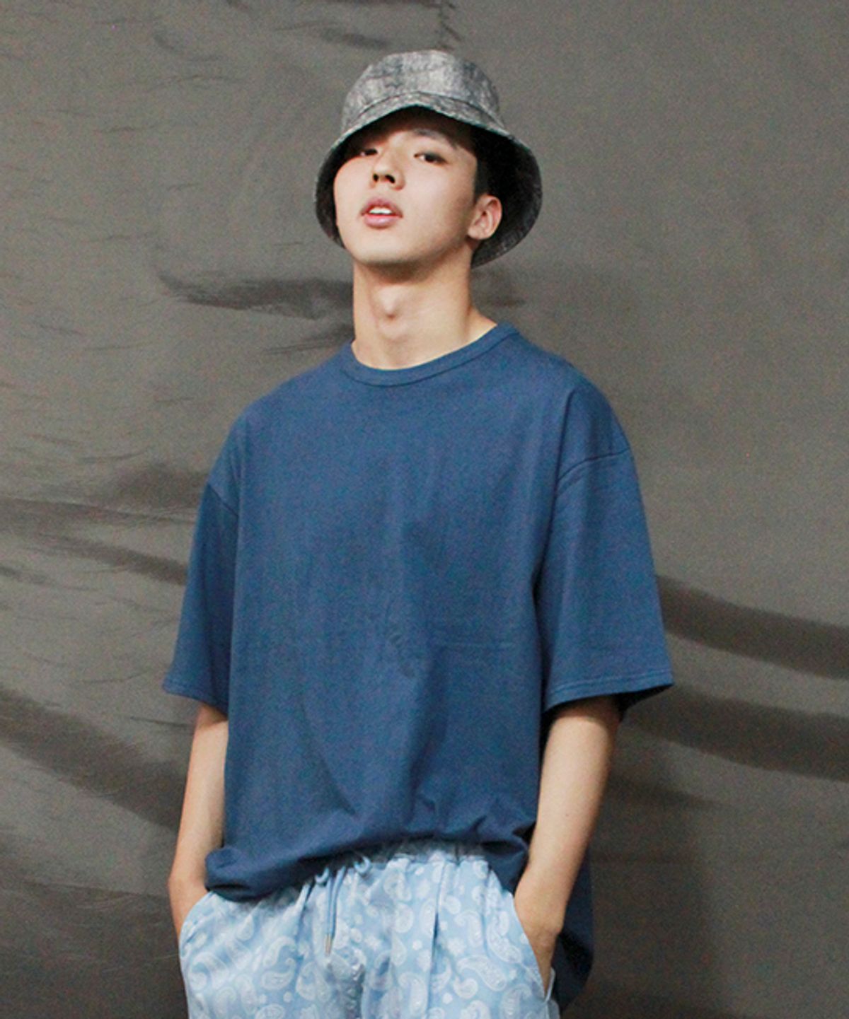 드마크(DEMARC) 오버핏 무지 레이어드 반팔티 딥블루