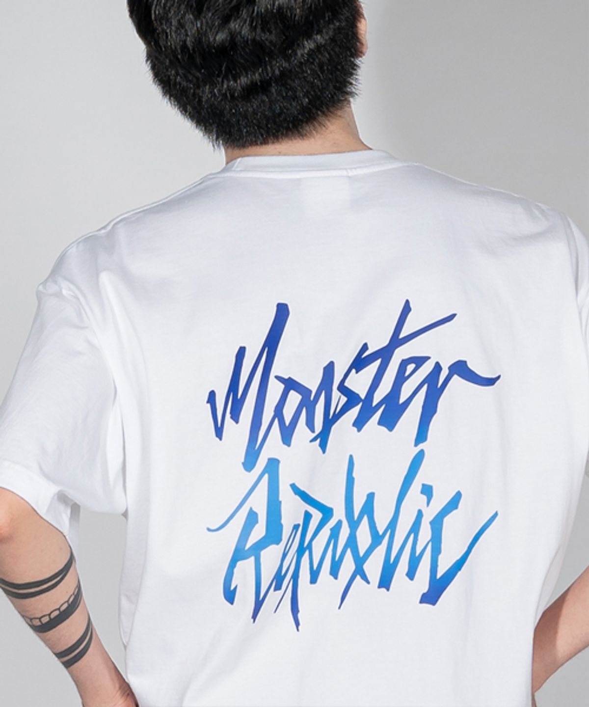 몬스터리퍼블릭(MONSTER REPUBLIC) 무브먼트 로고 블루웨이브 티셔츠 화이트