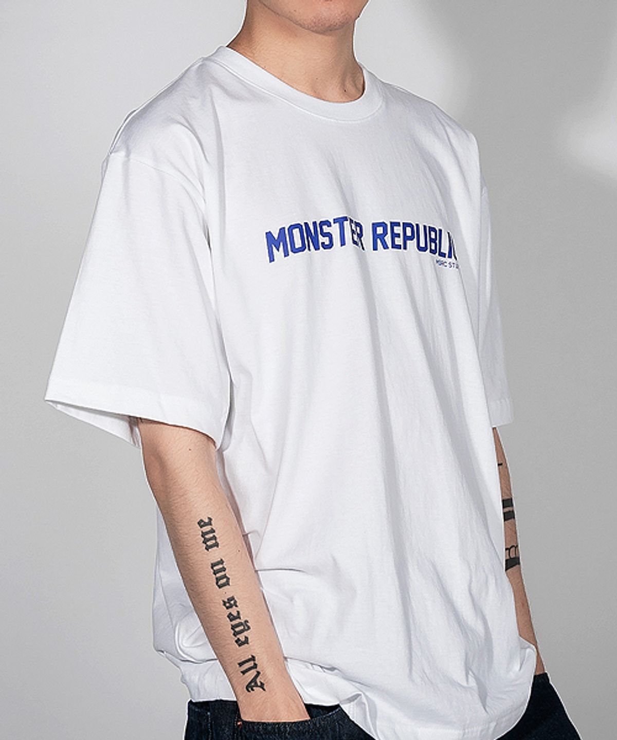 몬스터리퍼블릭(MONSTER REPUBLIC) 몬스터 베이직 로고 블루 티셔츠 화이트