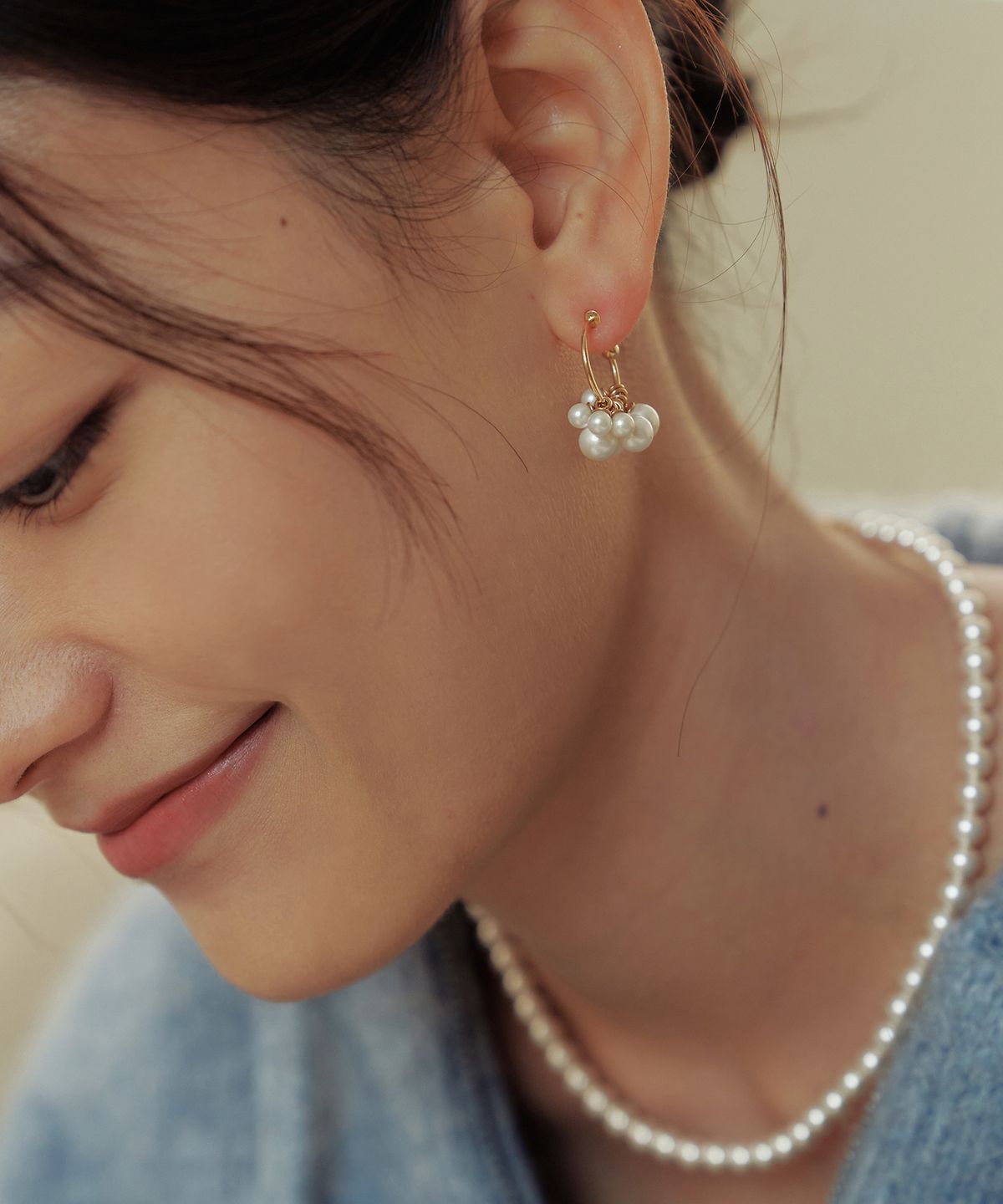 타티아나(TATIANA) 화이트 베리 진주 후프 귀걸이_EC1773