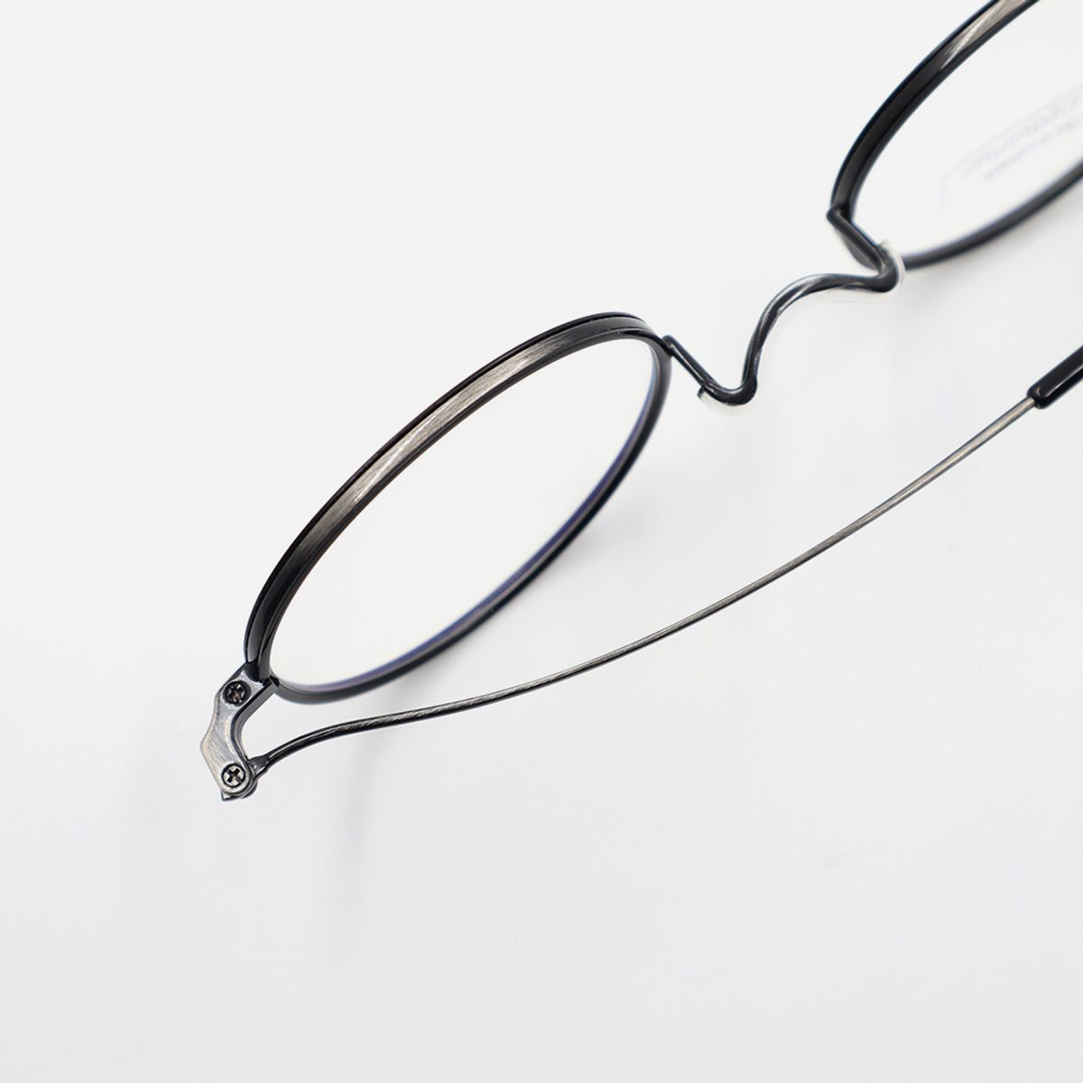 알로아이웨어(ALO EYEWEAR) [Nose Saddle] AL8206 0910M 노즈새들 티타늄 라운드 블랙/그레이 안경테