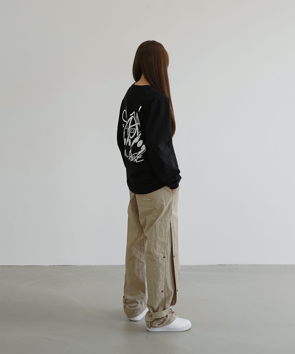 슬로우 레코드 하우스(SLOW RECORD HOUSE) 나일론 사이드 스냅 팬츠_베이지
