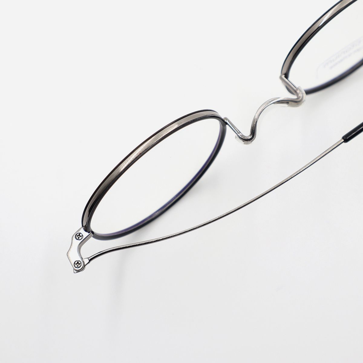 알로아이웨어(ALO EYEWEAR) [Nose Saddle] AL8206 1811M 노즈새들 티타늄 라운드 블랙/실버 안경테