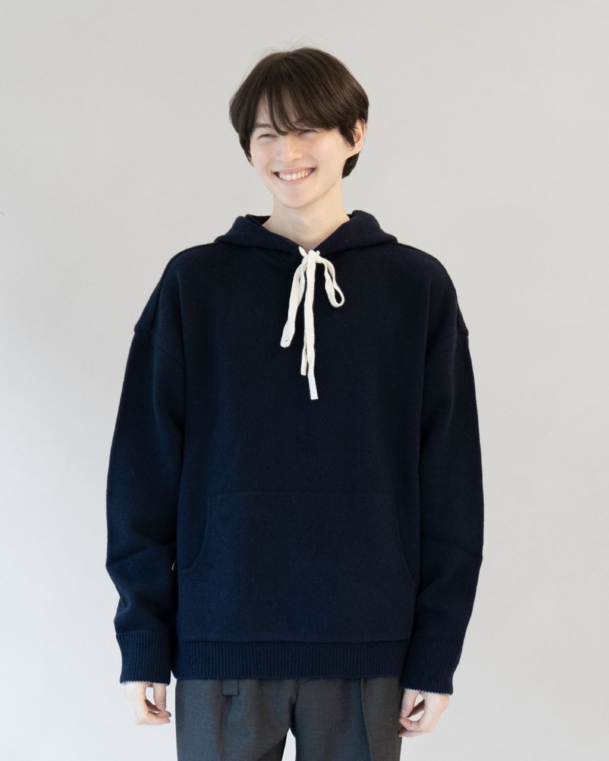 아스트레이(ASTLAY) Lambswool Hood Sweater (Navy/Cream)