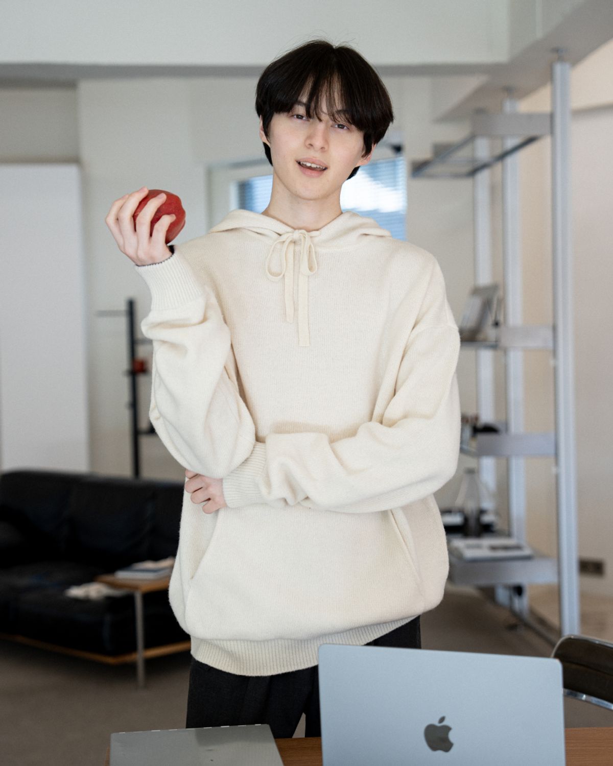 아스트레이(ASTLAY) Lambswool Hood Sweater (Cream/Navy)