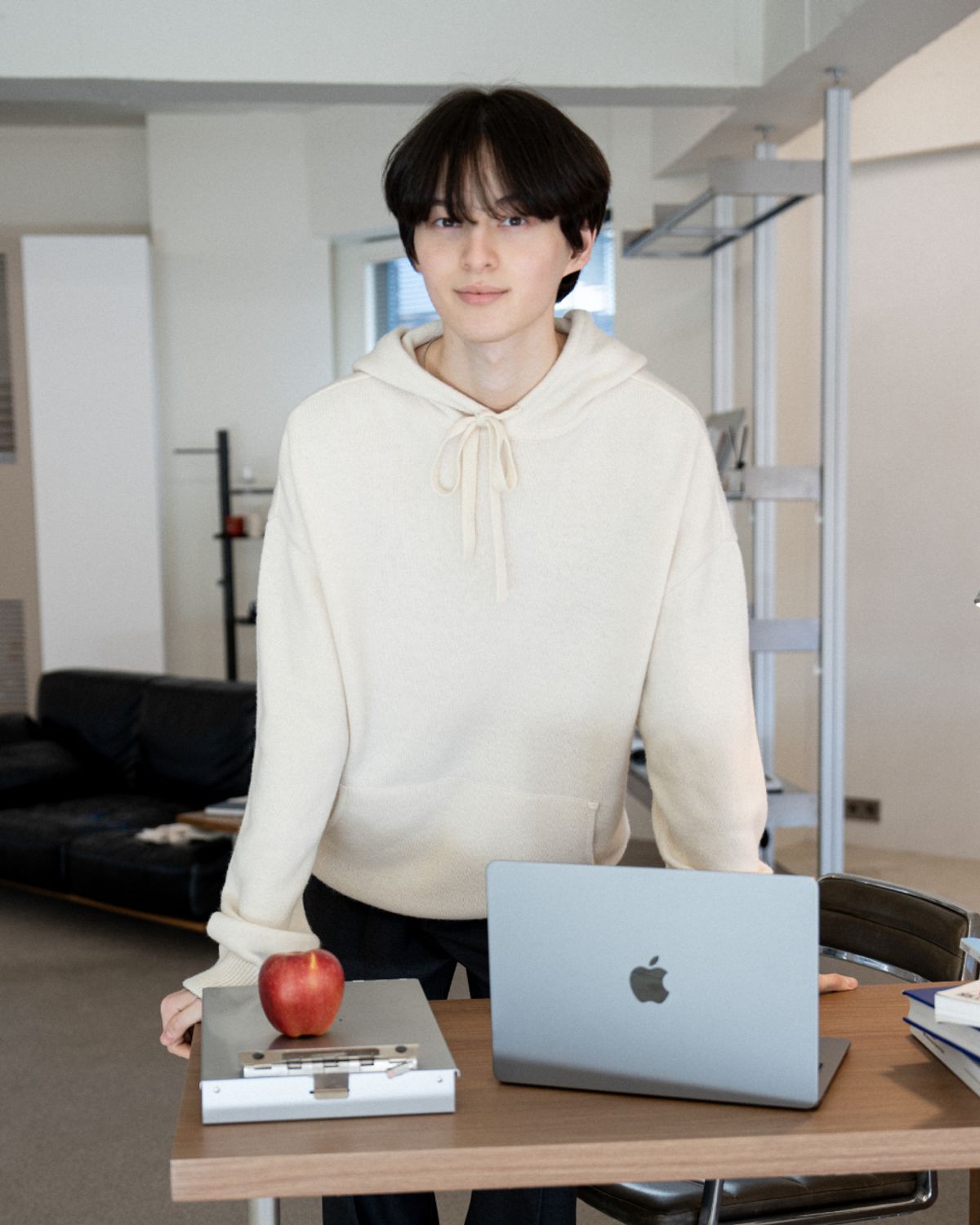 아스트레이(ASTLAY) Lambswool Hood Sweater (Cream/Navy)