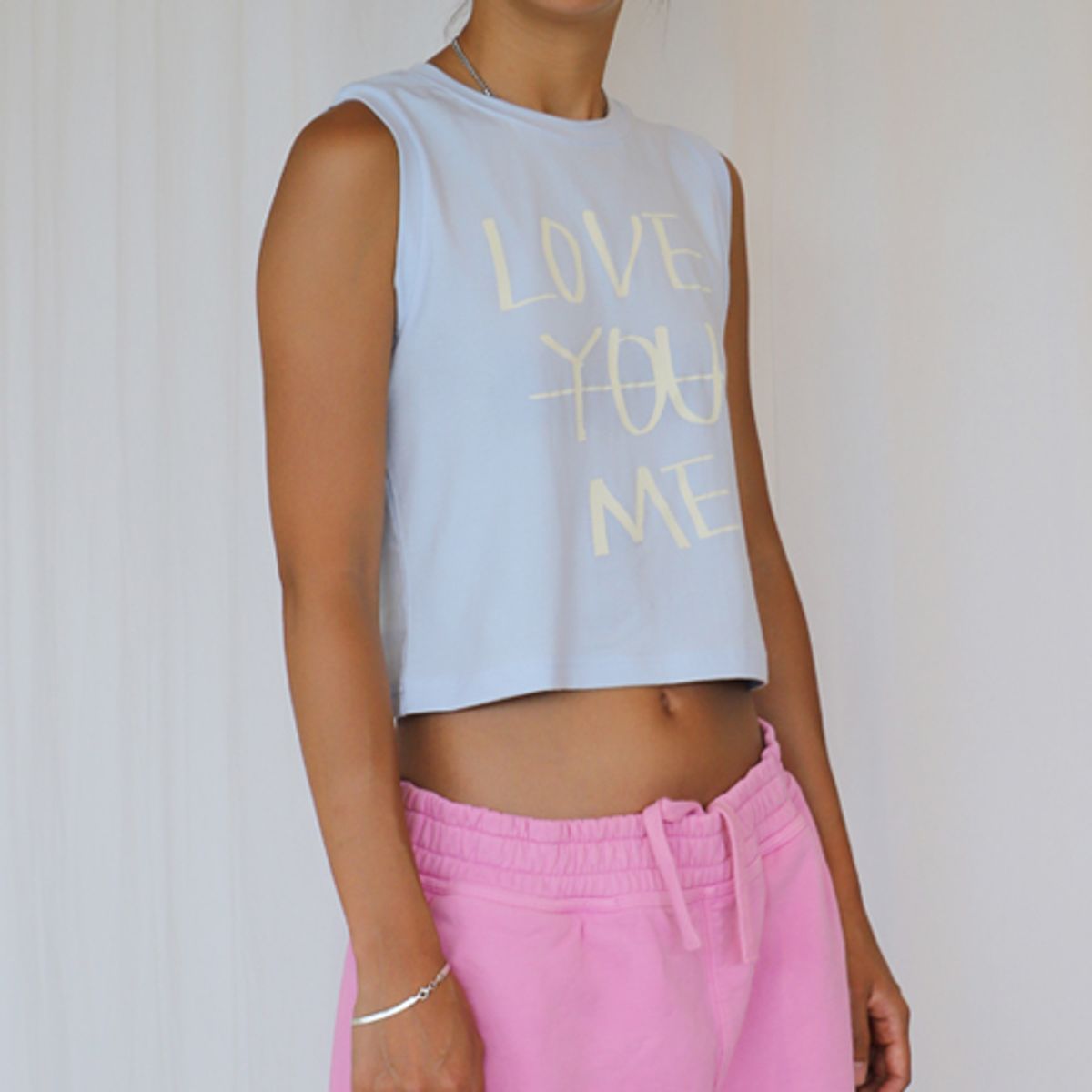 크루치(KRUCHI) LOVE ME CROP SLEEVELESS (SKY BLUE)