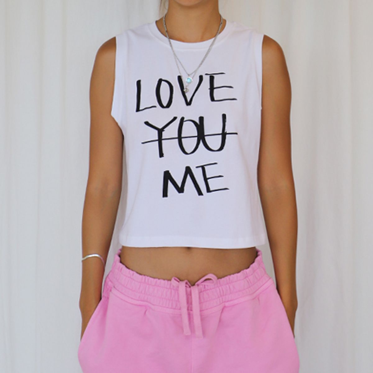 크루치(KRUCHI) LOVE ME CROP SLEEVELESS (WHITE)