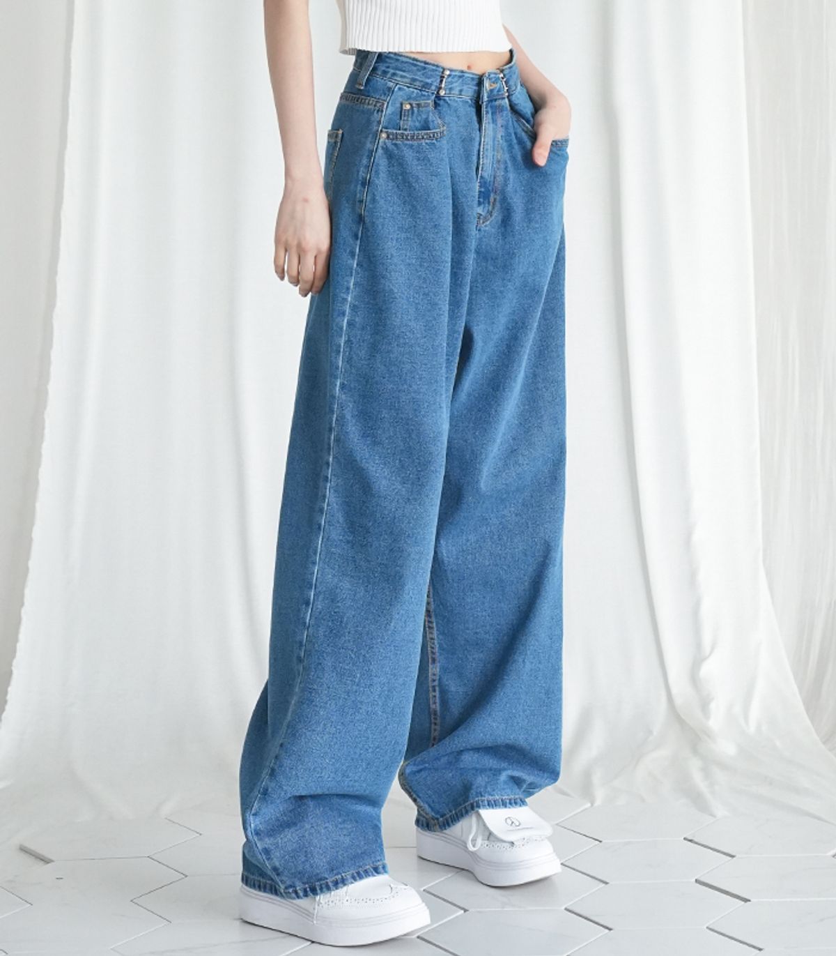 어반드레스(AVANDRESS) BUCKLE WIDE DENIM PANTS SKYBLUE