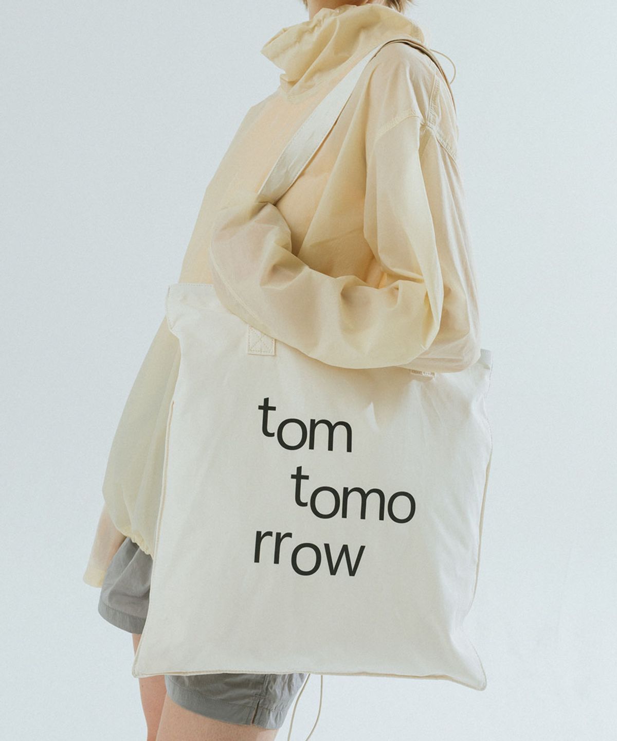 톰투머로우(TOMTOMORROW) wave logo bag [ivory]