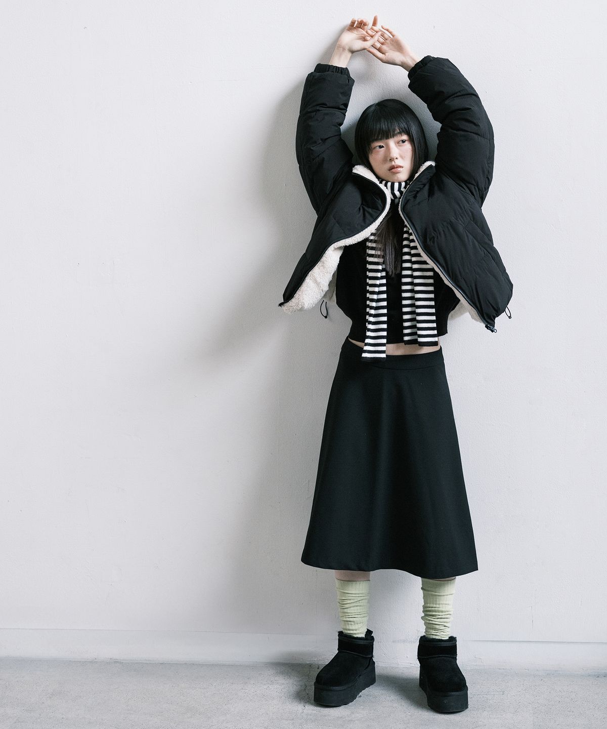 무신사 스탠다드 우먼(MUSINSA STANDARD WOMAN) 우먼즈 데일리 푸퍼 리버서블 플리스 숏 패딩 재킷 [블랙/크림]