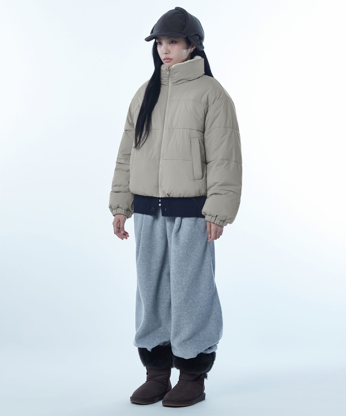 무신사 스탠다드 우먼(MUSINSA STANDARD WOMAN) 우먼즈 데일리 푸퍼 리버서블 플리스 숏 패딩 재킷 [더스티 베이지/크림]