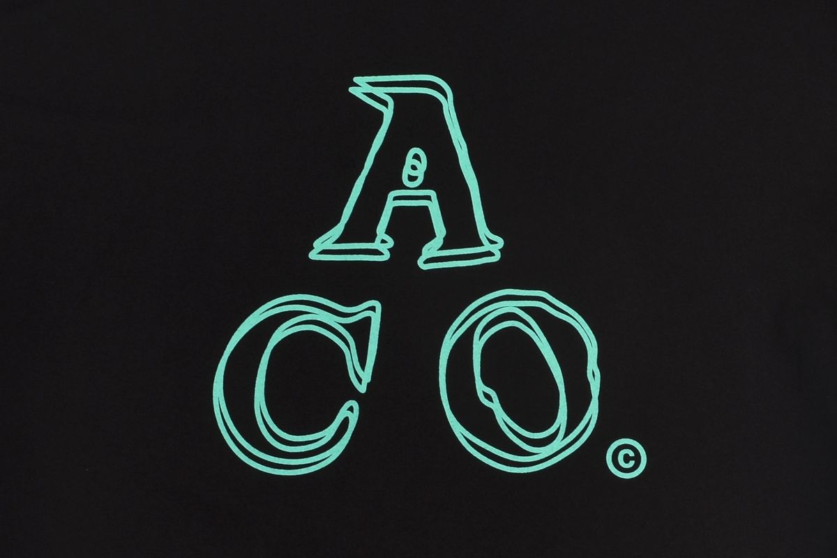 어퍼스트로피 콤마(APOSTROPHE COMMA) ACO 로고 반팔티셔츠 (블랙-민트)