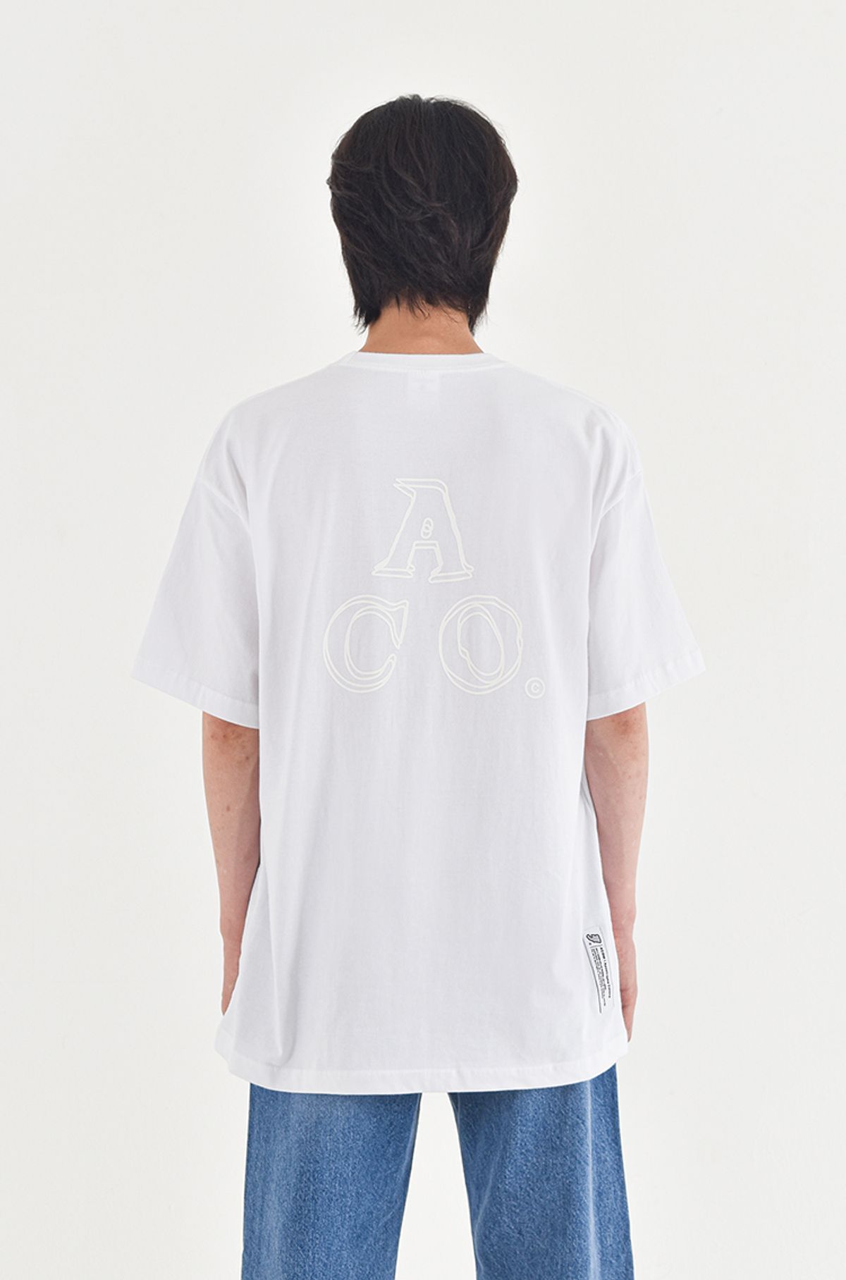 어퍼스트로피 콤마(APOSTROPHE COMMA) 리플렉티브 ACO 백로고 반팔티셔츠 (화이트)