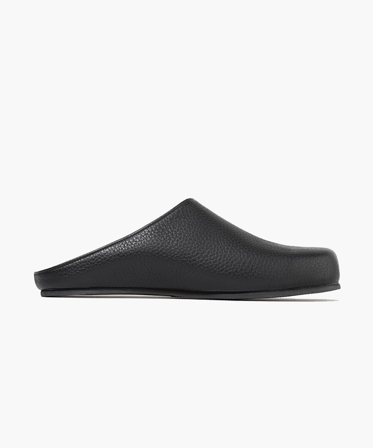 피렌체 아뜨리에(FIRENZE ATELIER) 중앙절개 볼륨토 오플소가죽 남여공용 블로퍼 뮬 7004 [BLACK]