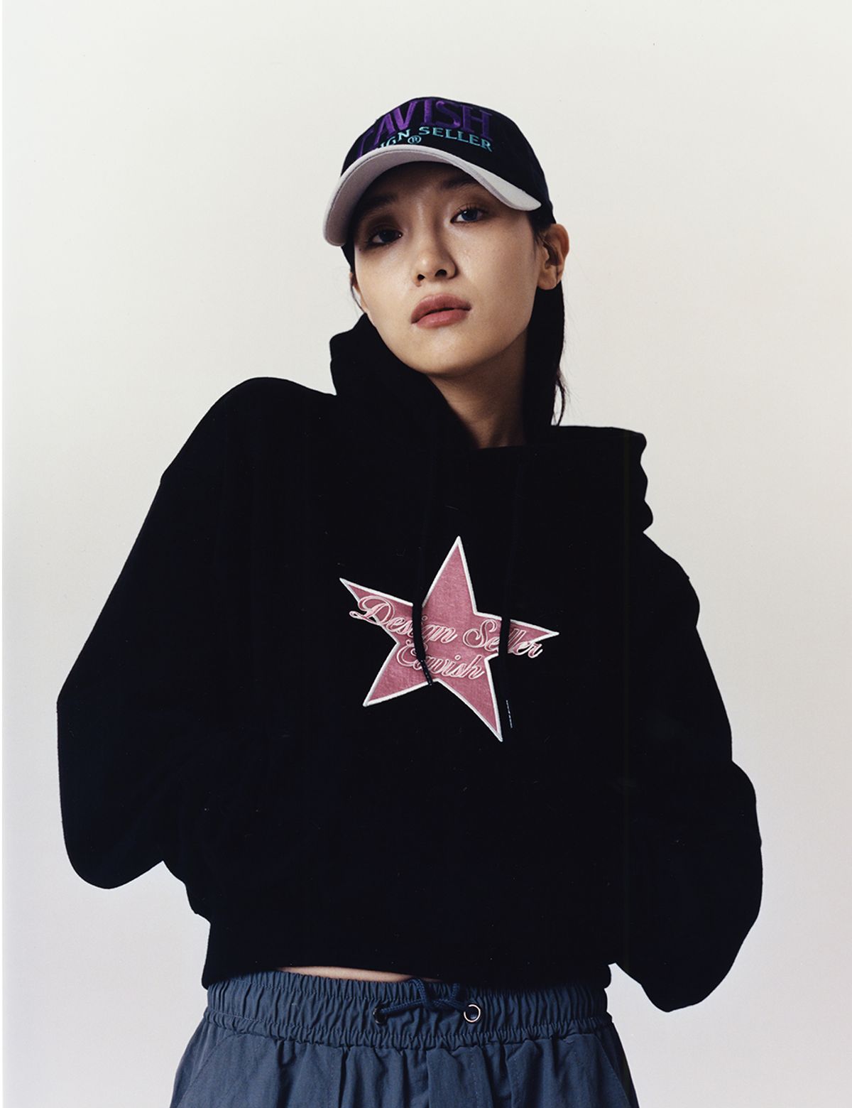 카비시(CAVISH) W STAR LOGO CROPPED HOODIE BLACK(CV2CFFM401A)