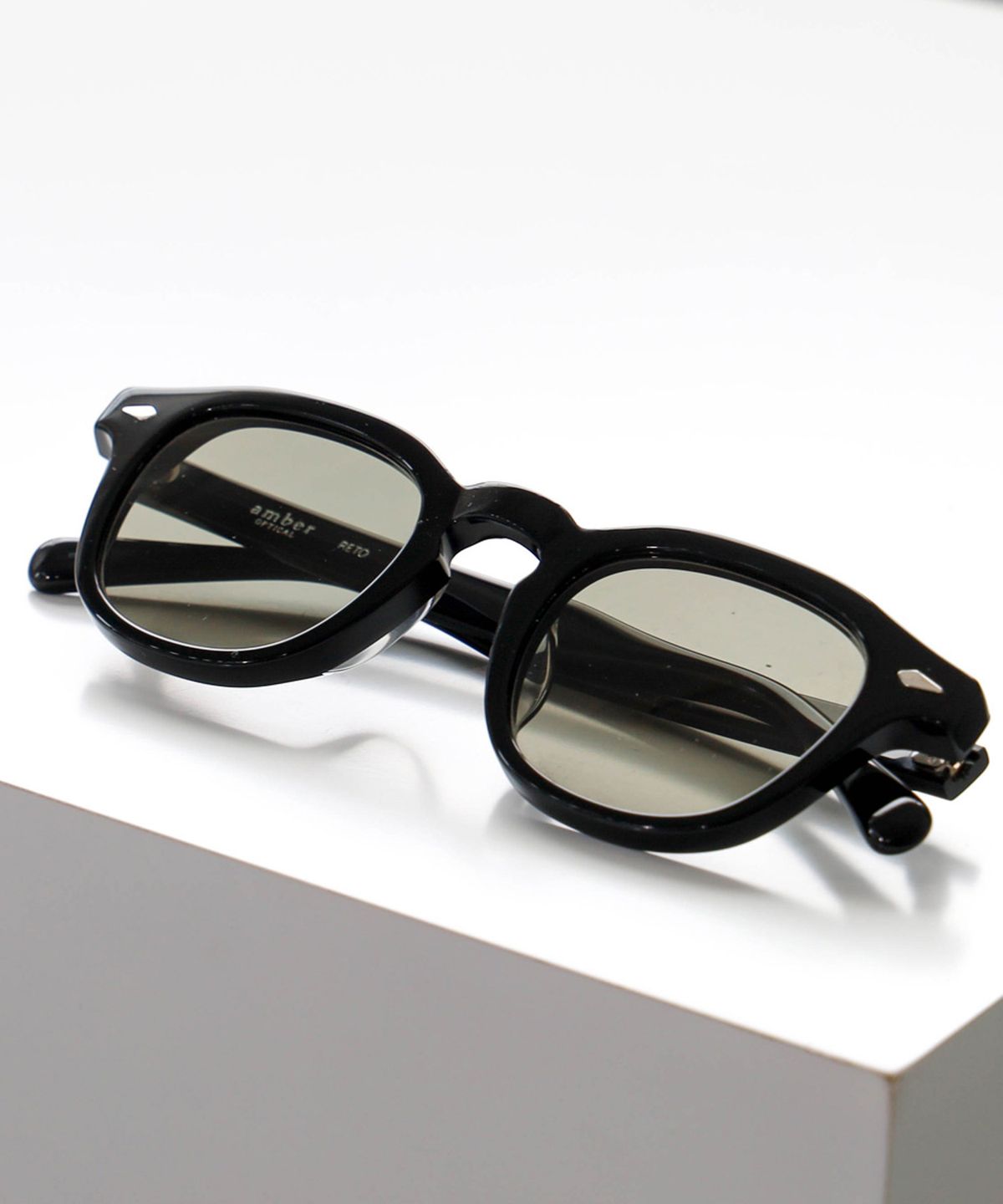 앰버옵티컬(AMBEROPTICAL) 레토 47 블랙 틴트 선글라스