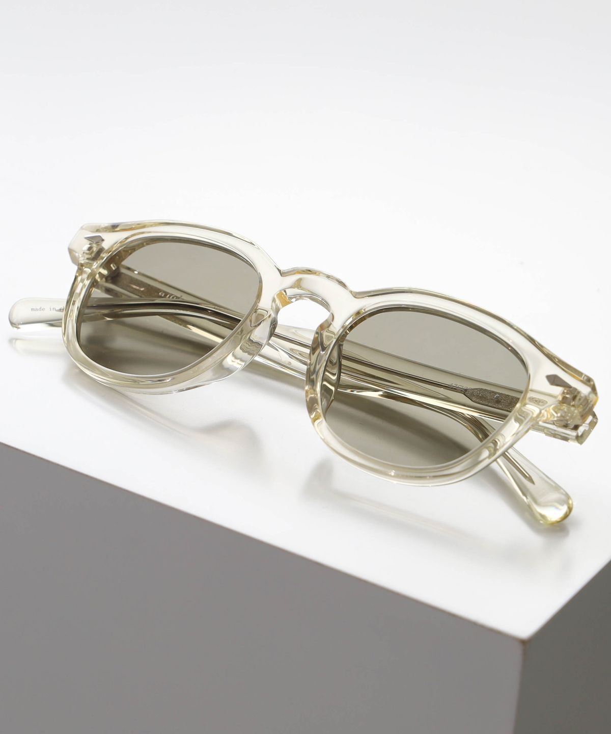 앰버옵티컬(AMBEROPTICAL) 레토 47 샴페인 틴트 선글라스