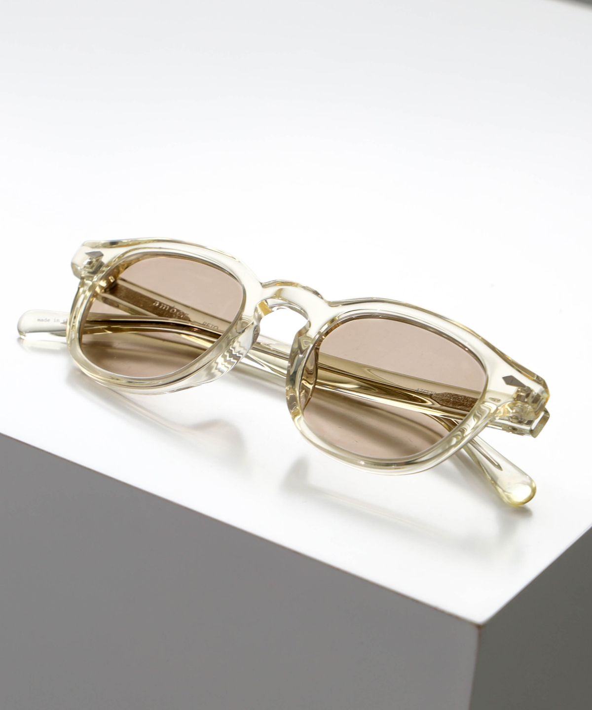 앰버옵티컬(AMBEROPTICAL) 레토 47 샴페인 틴트 선글라스