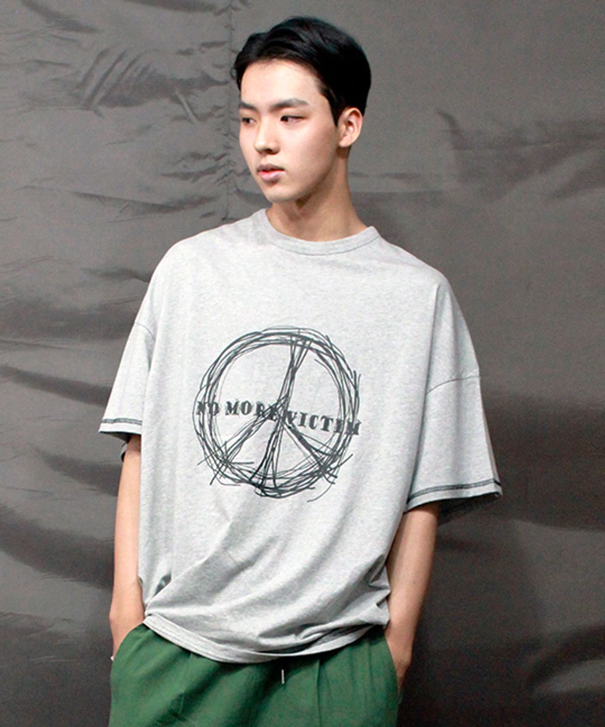 드마크(DEMARC) 써클 그래픽 오버핏 배색 반팔 티셔츠 그레이