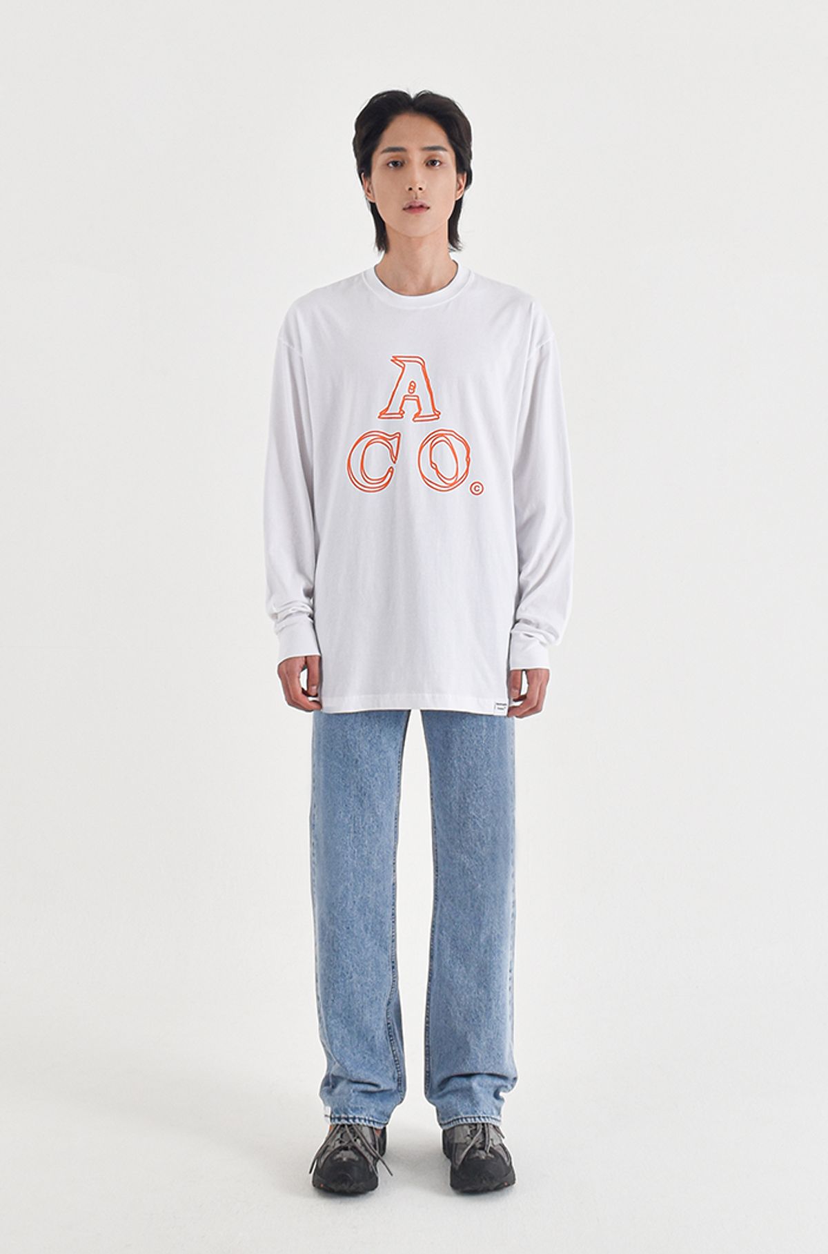 어퍼스트로피 콤마(APOSTROPHE COMMA) ACO 로고 긴팔티셔츠 (화이트-오렌지)