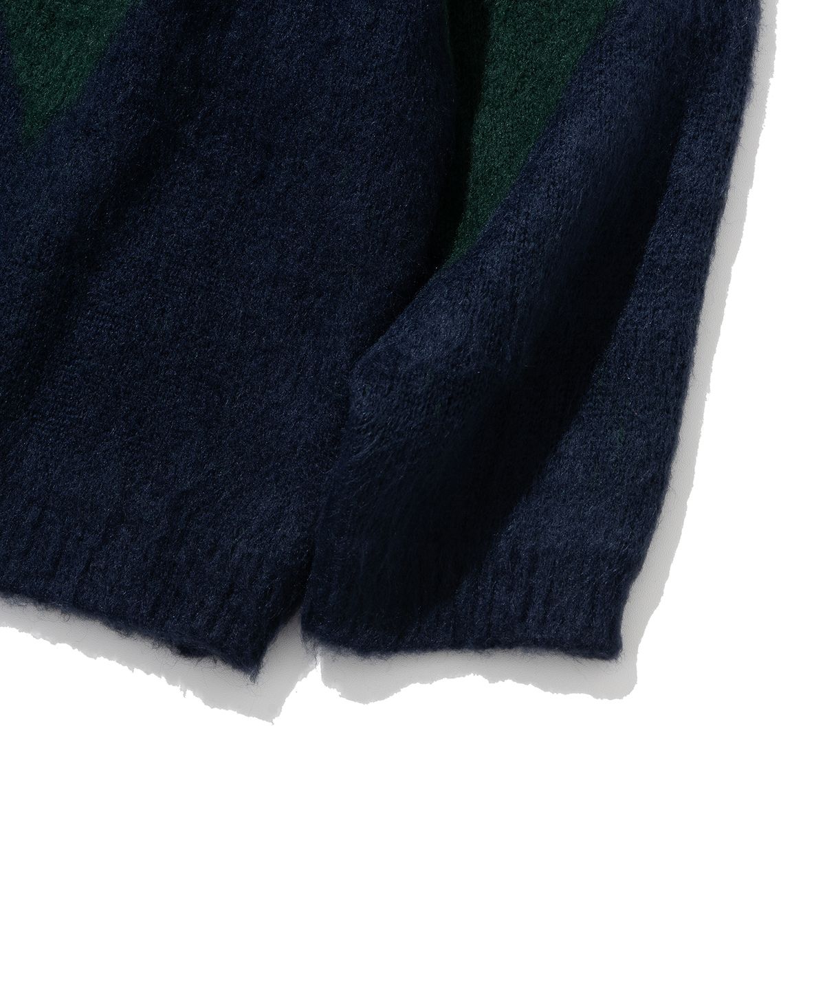 니티드(KNITTED) 벌키 브러쉬 아가일 가디건 NAVY
