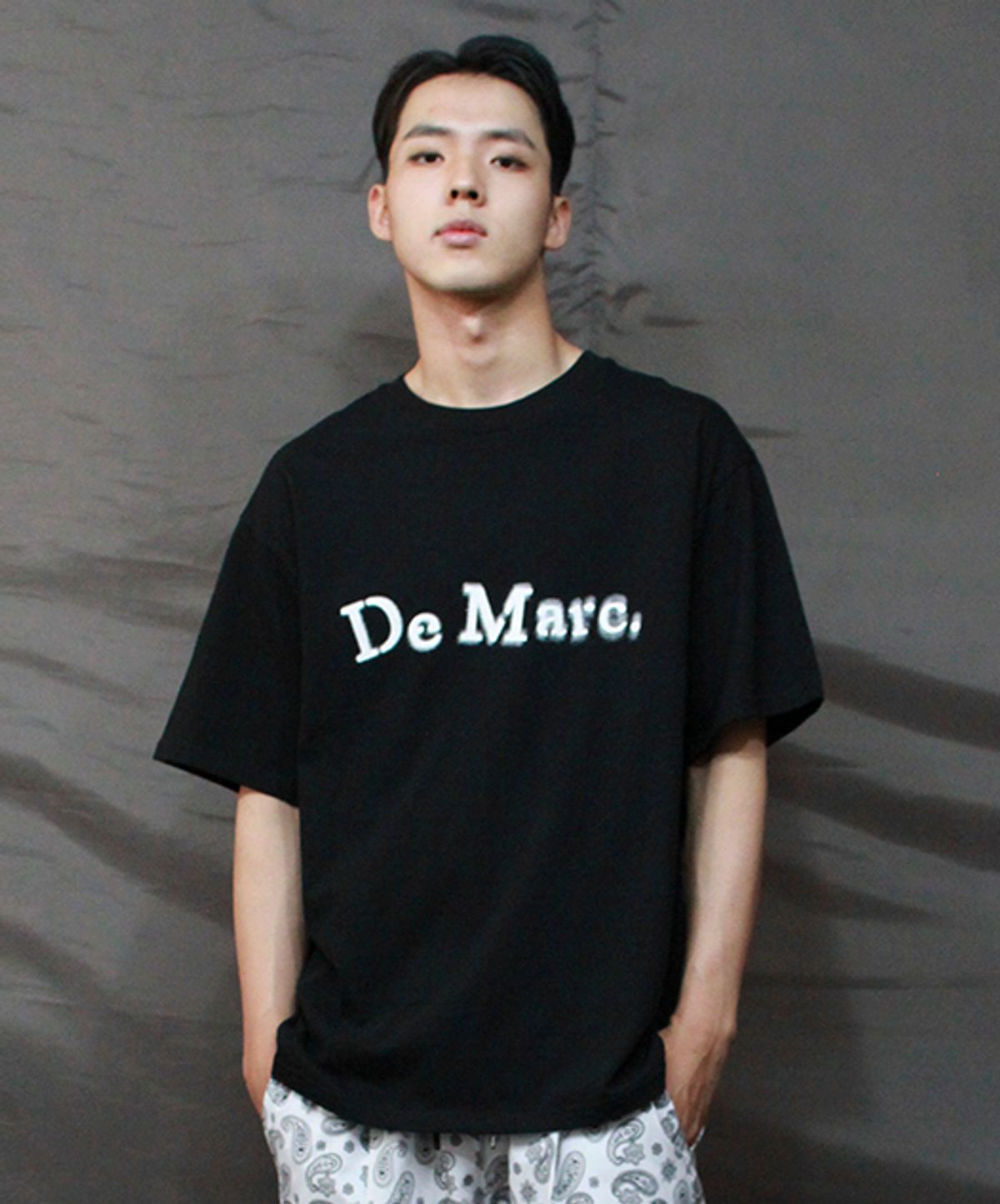 드마크(DEMARC) 그래피티 로고 박스핏 반팔 티셔츠 블랙