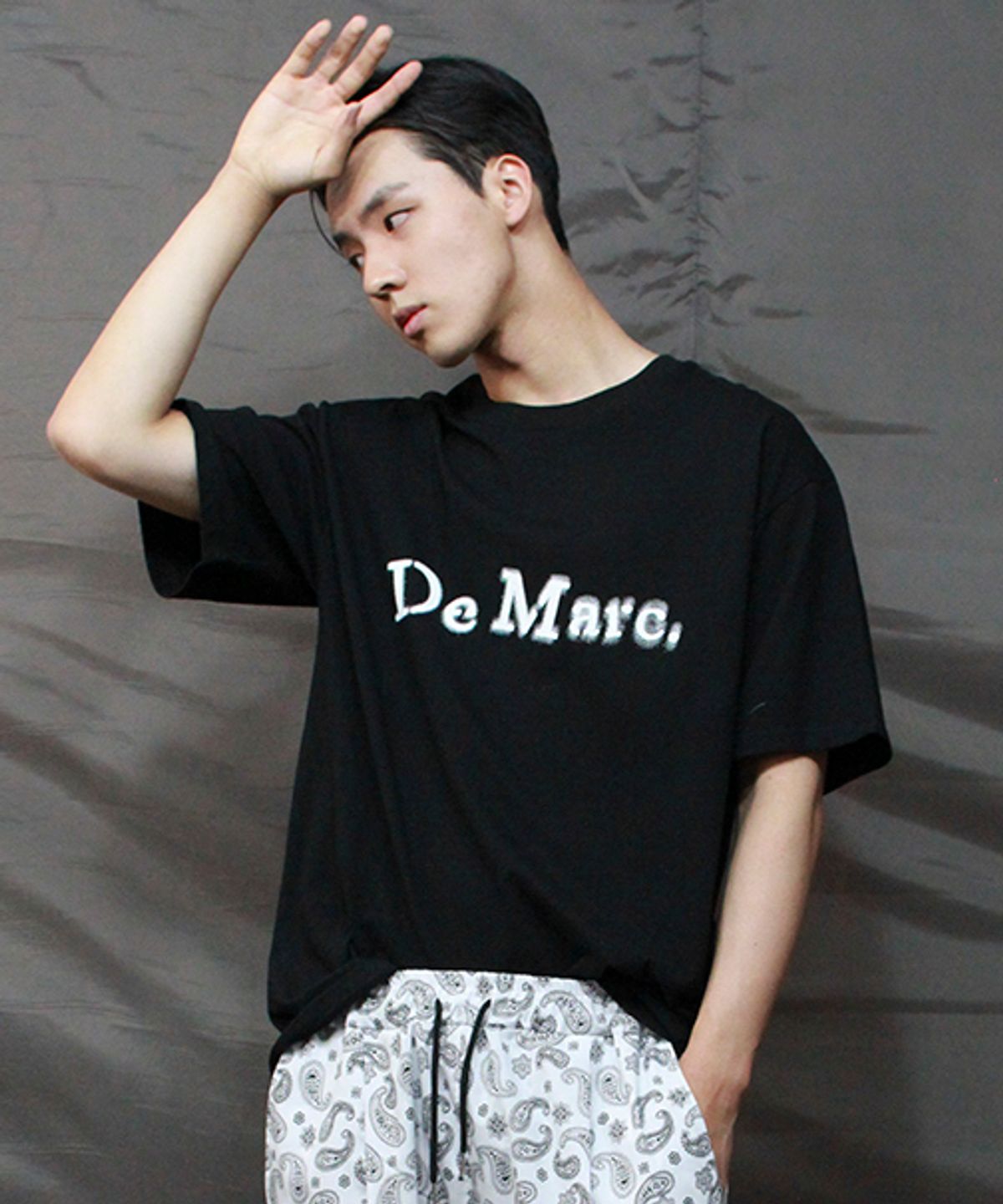 드마크(DEMARC) 그래피티 로고 박스핏 반팔 티셔츠 블랙