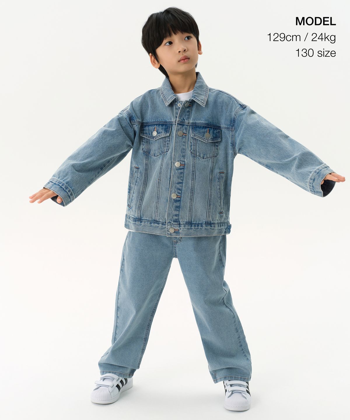 무신사 스탠다드 키즈(MUSINSA STANDARD KIDS) 오버사이즈 데님 트러커 재킷 [라이트 인디고]