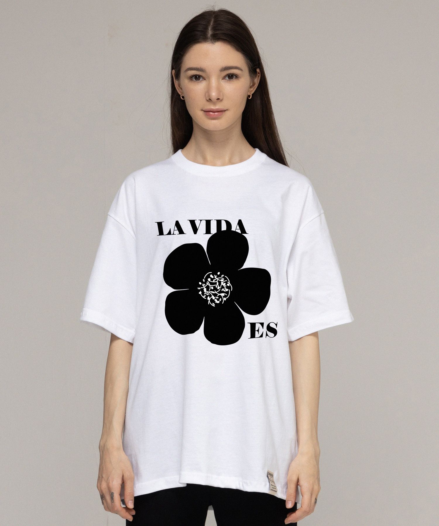 【GRAVER】22FW★ Drawing White Flower Smile Sweatshirt GRAVER】22FW☆ Drawing White Flower Smile Sweatshirt (GRAVER