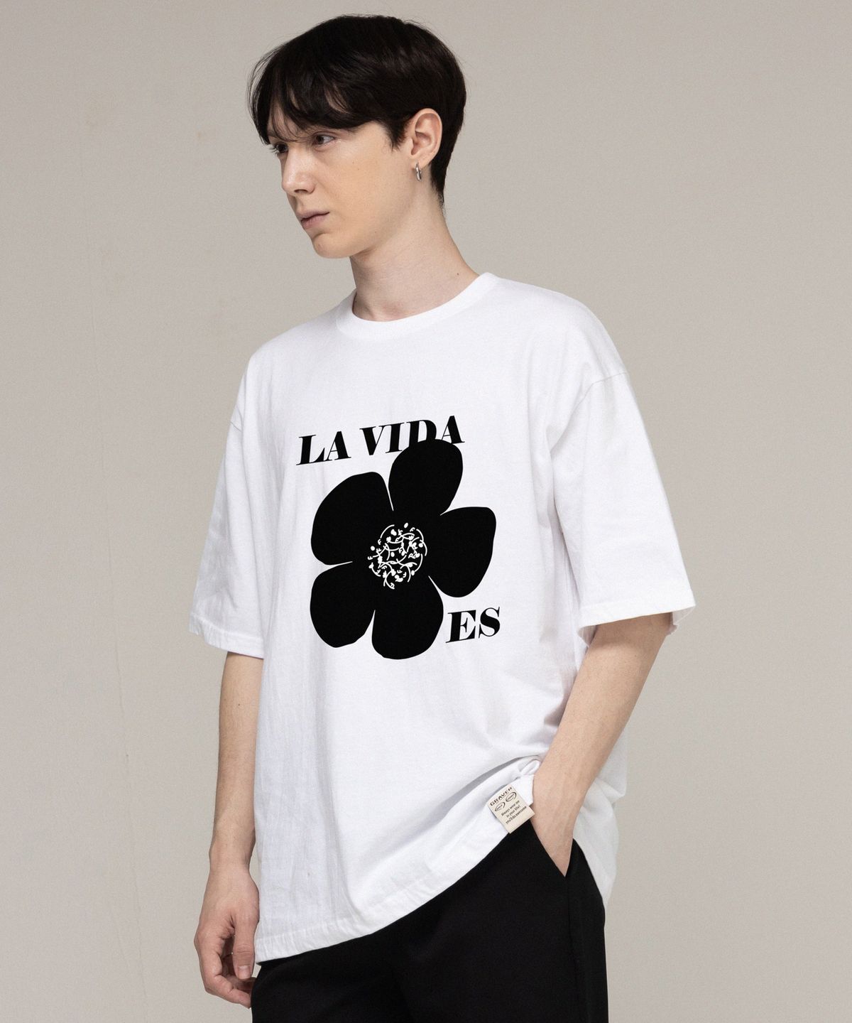 그레이버(GRAVER) [UNISEX]드로잉스마일 플라워 로고 반팔티_화이트