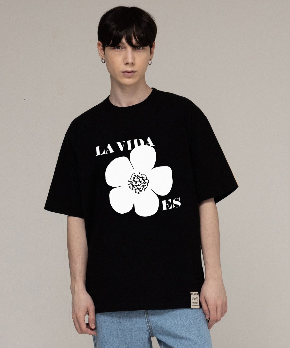 그레이버(GRAVER) [UNISEX]드로잉스마일 플라워 로고 반팔티_블랙