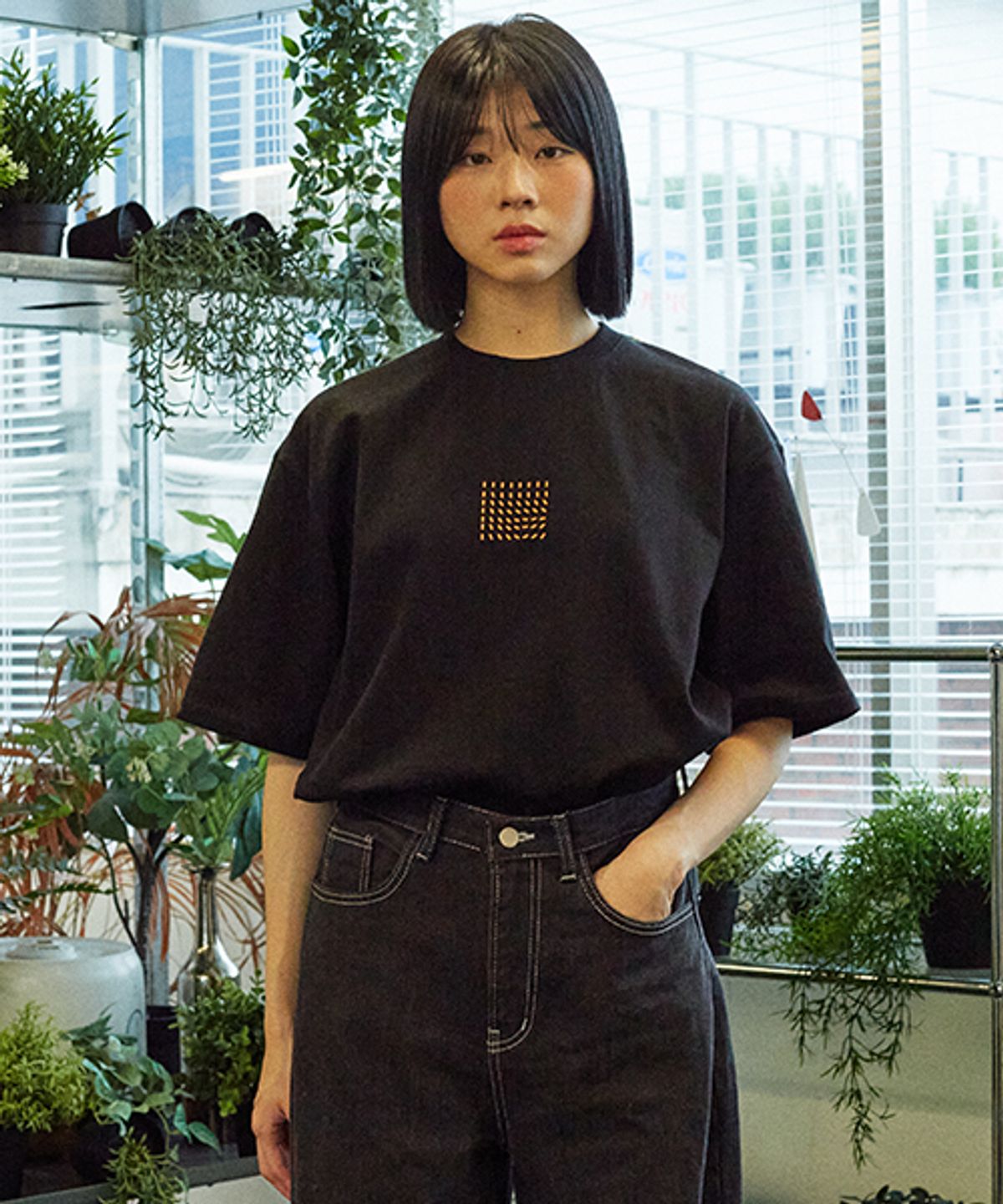 필로비스놑(FILOBISKNOT) 레터링 그래픽 반팔티셔츠 [블랙]