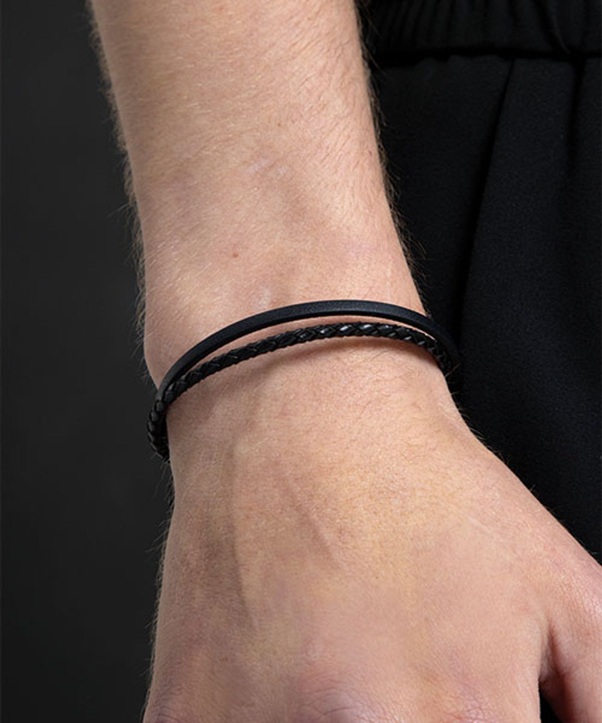 스칼렛또블랙(SCALETTOBLACK) BA020 [Surgical steel] Layered leather bracelet