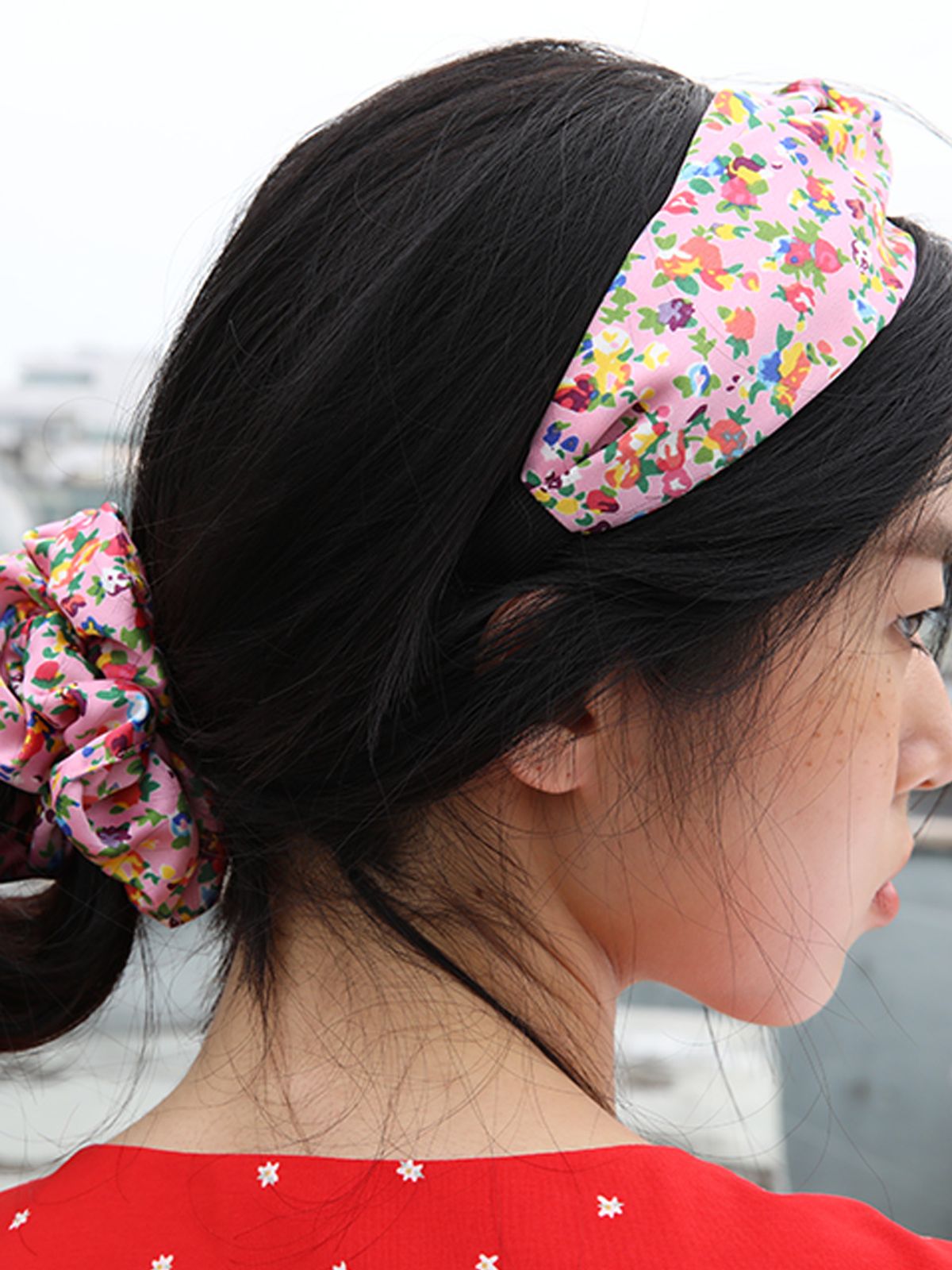 쏘리, 투 머치 러브(SORRY, TOO MUCH LOVE) Sharon Flower Hairband_Pink
