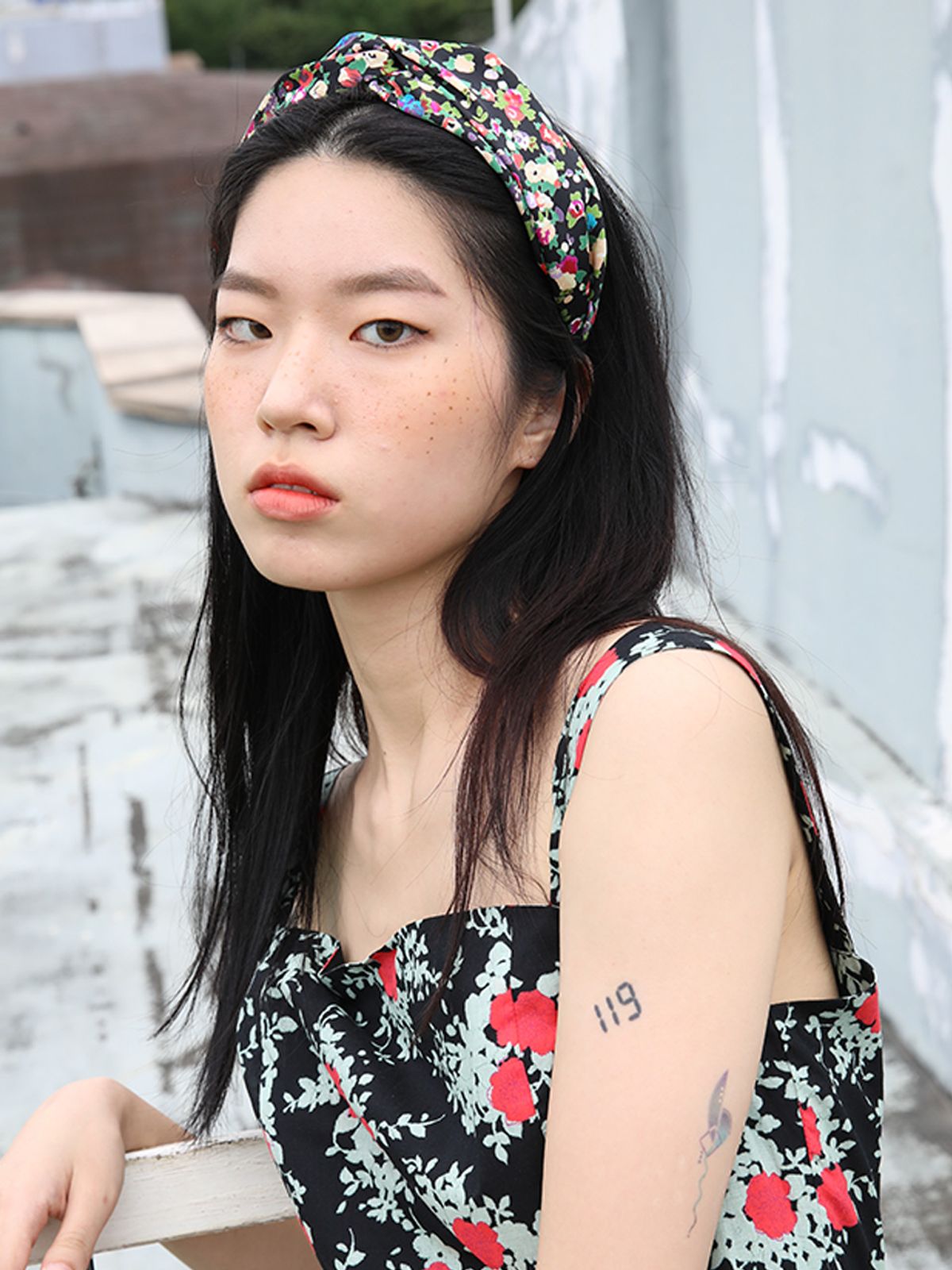 쏘리, 투 머치 러브(SORRY, TOO MUCH LOVE) Sharon Flower Hairband_Black