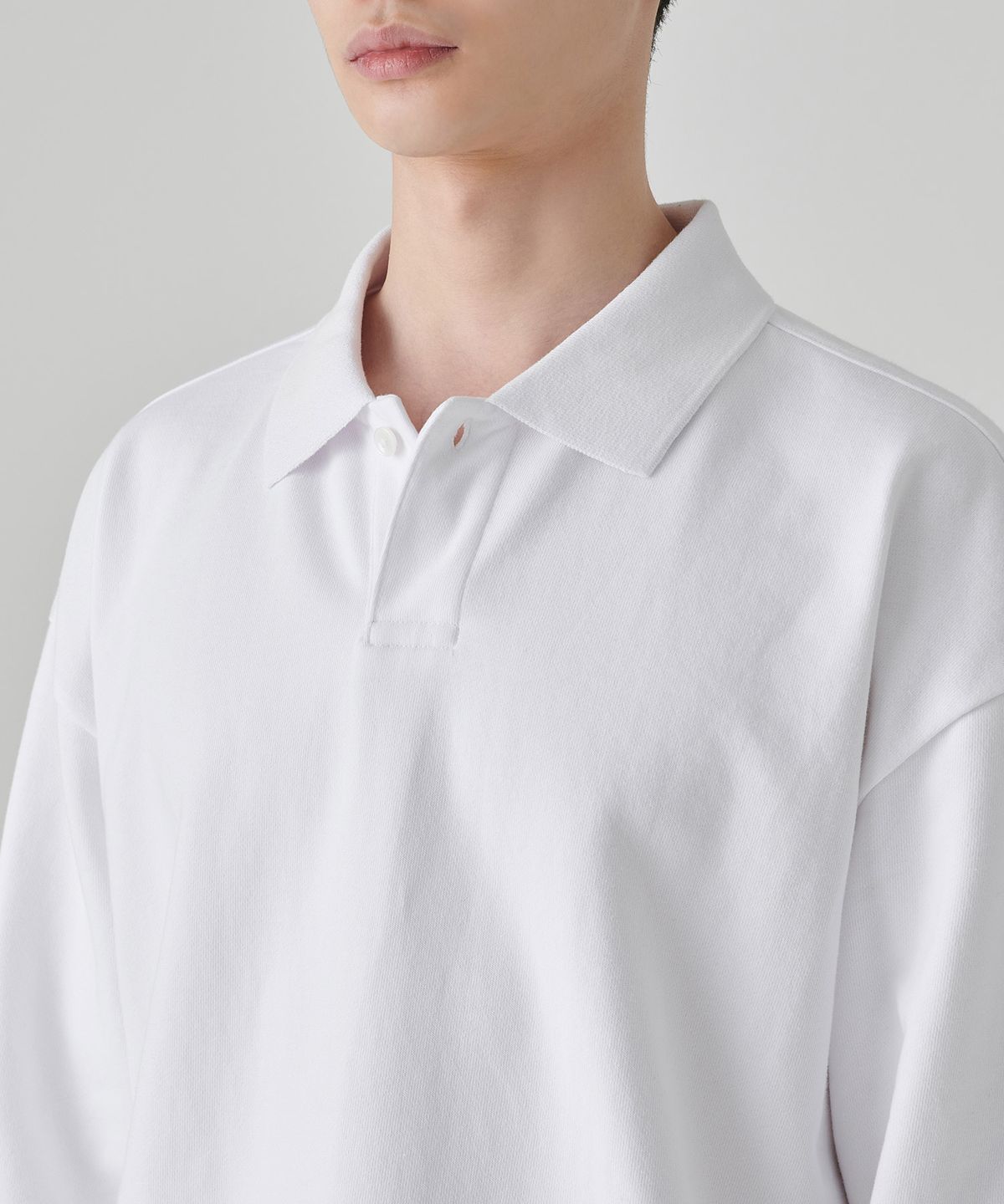 무신사 스탠다드(MUSINSA STANDARD) 오버사이즈 칼라드 스웨트셔츠 [화이트]