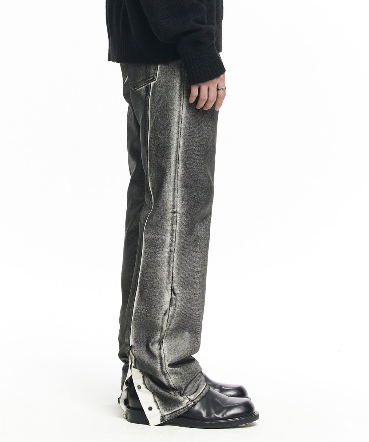 메종미네드(MAISON MINED) BLACK SPREAD OUT STRAIGHT JEAN