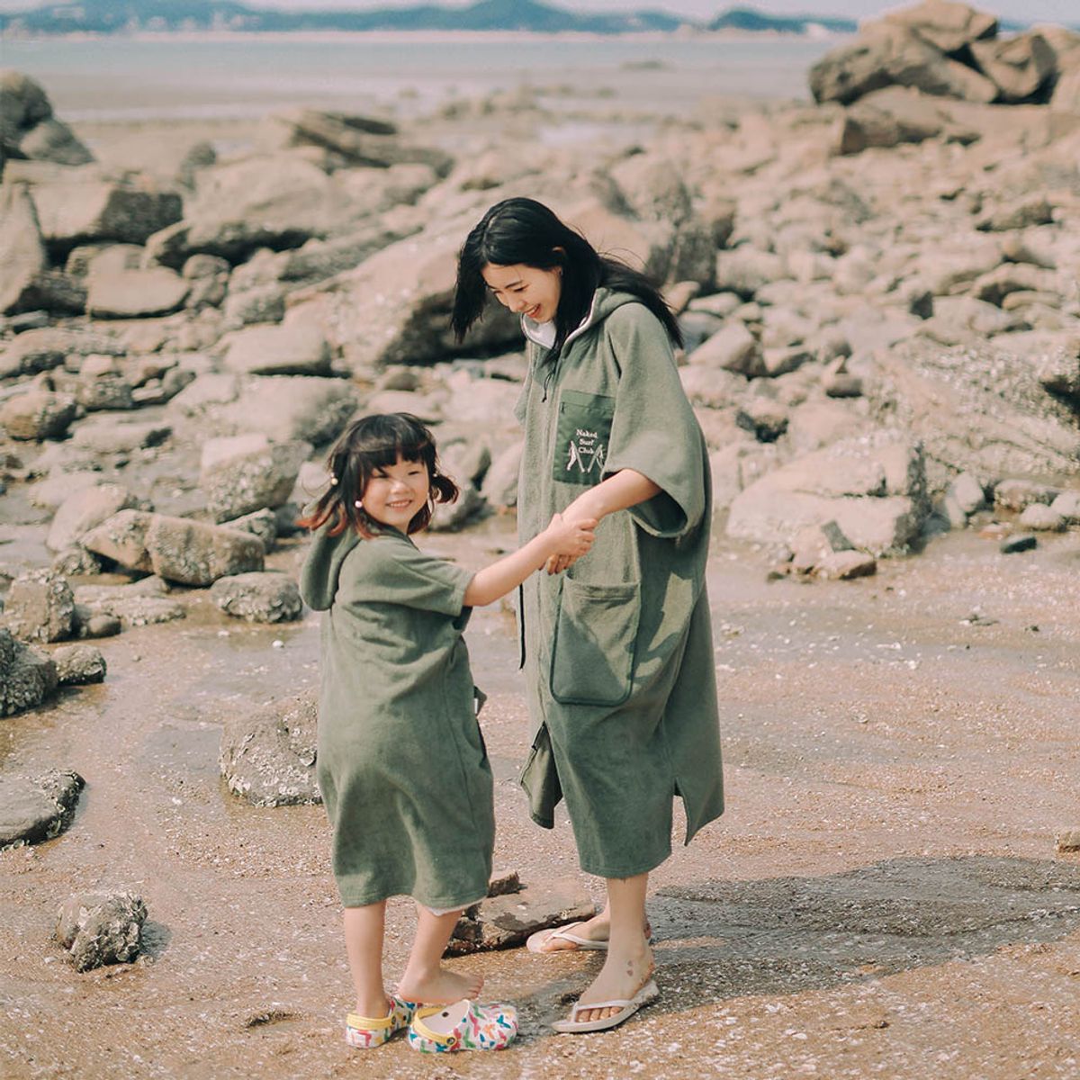 네이키드서프클럽(NAKED SURF CLUB) 타월 드라이 집업 판초 For KIDS (Khaki)