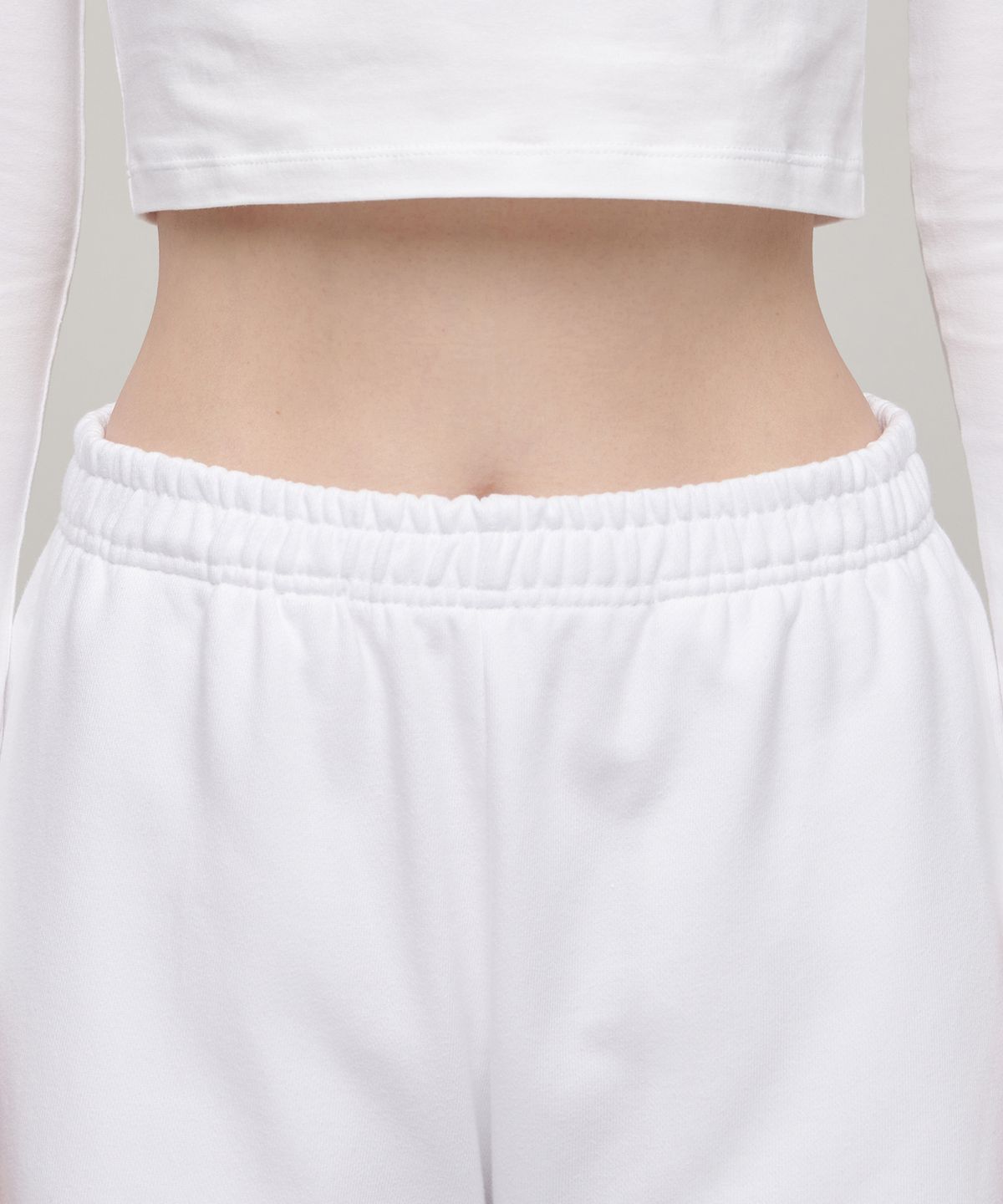 무신사 스탠다드 우먼(MUSINSA STANDARD WOMAN) 우먼즈 릴렉스드 라운지 스웨트 팬츠 [화이트]