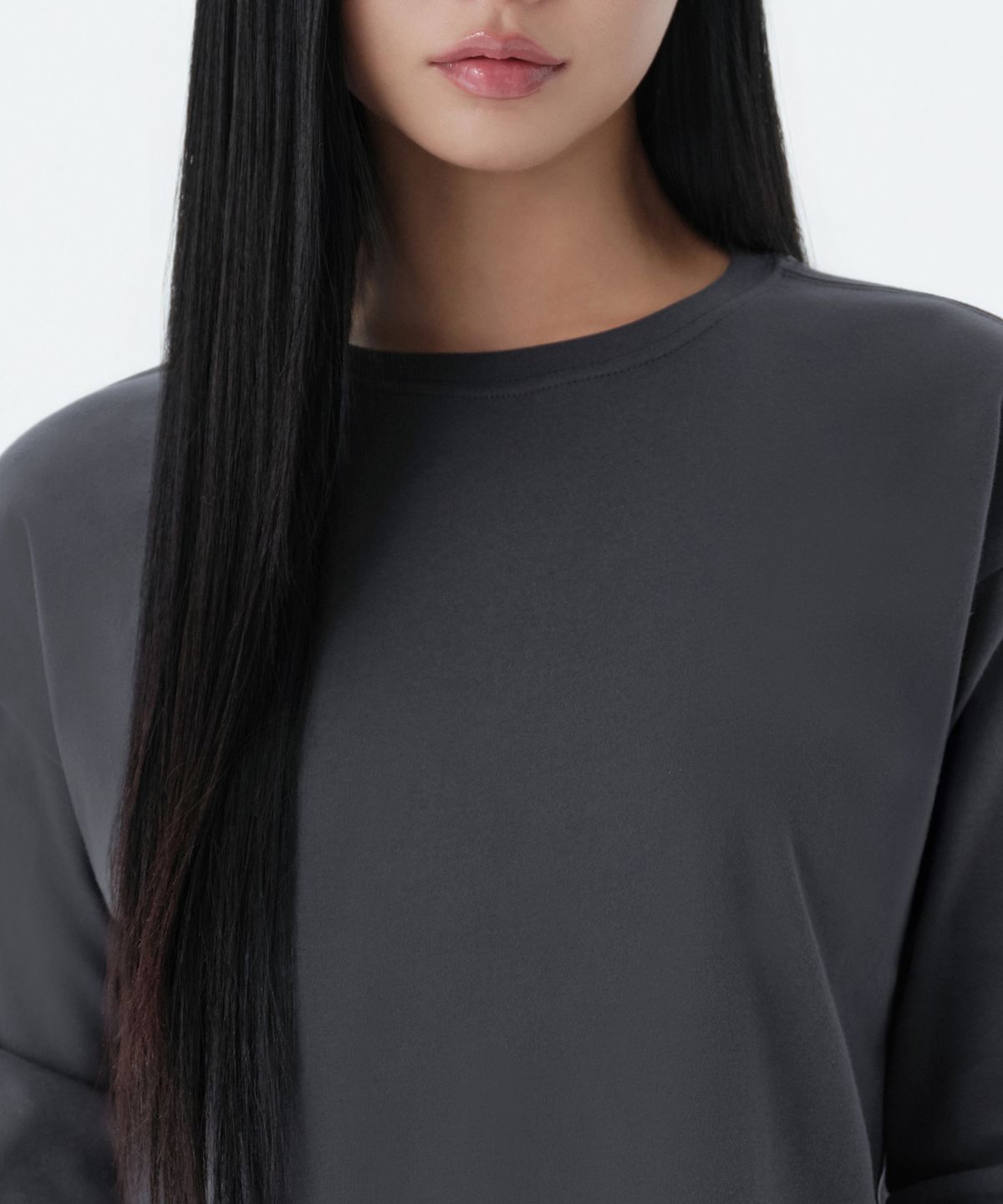 무신사 스탠다드 우먼(MUSINSA STANDARD WOMAN) 우먼즈 릴렉스드 크루 넥 긴소매 티셔츠 [다크 그레이]