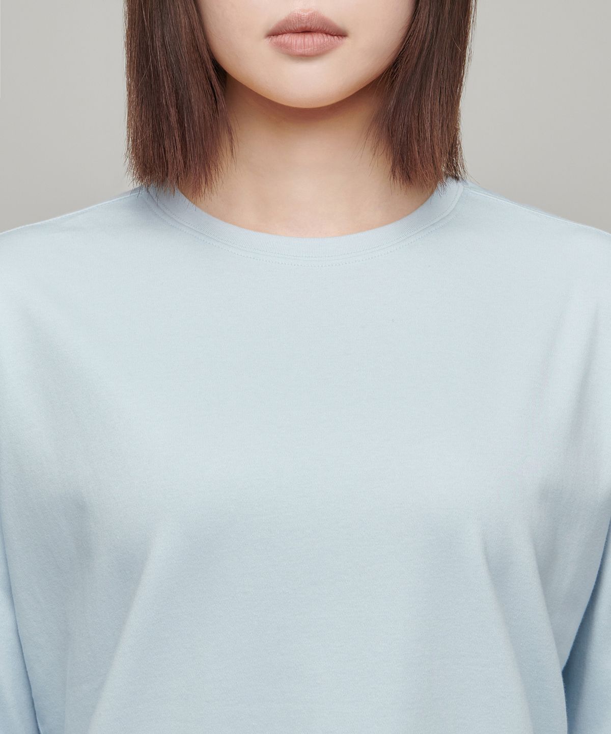 무신사 스탠다드 우먼(MUSINSA STANDARD WOMAN) 우먼즈 릴렉스드 크루 넥 긴소매 티셔츠 [페일 블루]