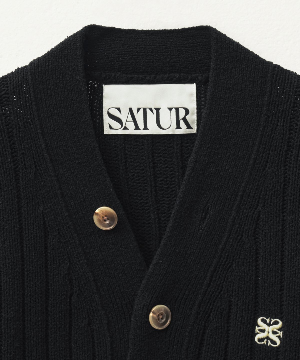 세터(SATUR) 파로 오버 사이즈 부클 가디건 클래식 블랙