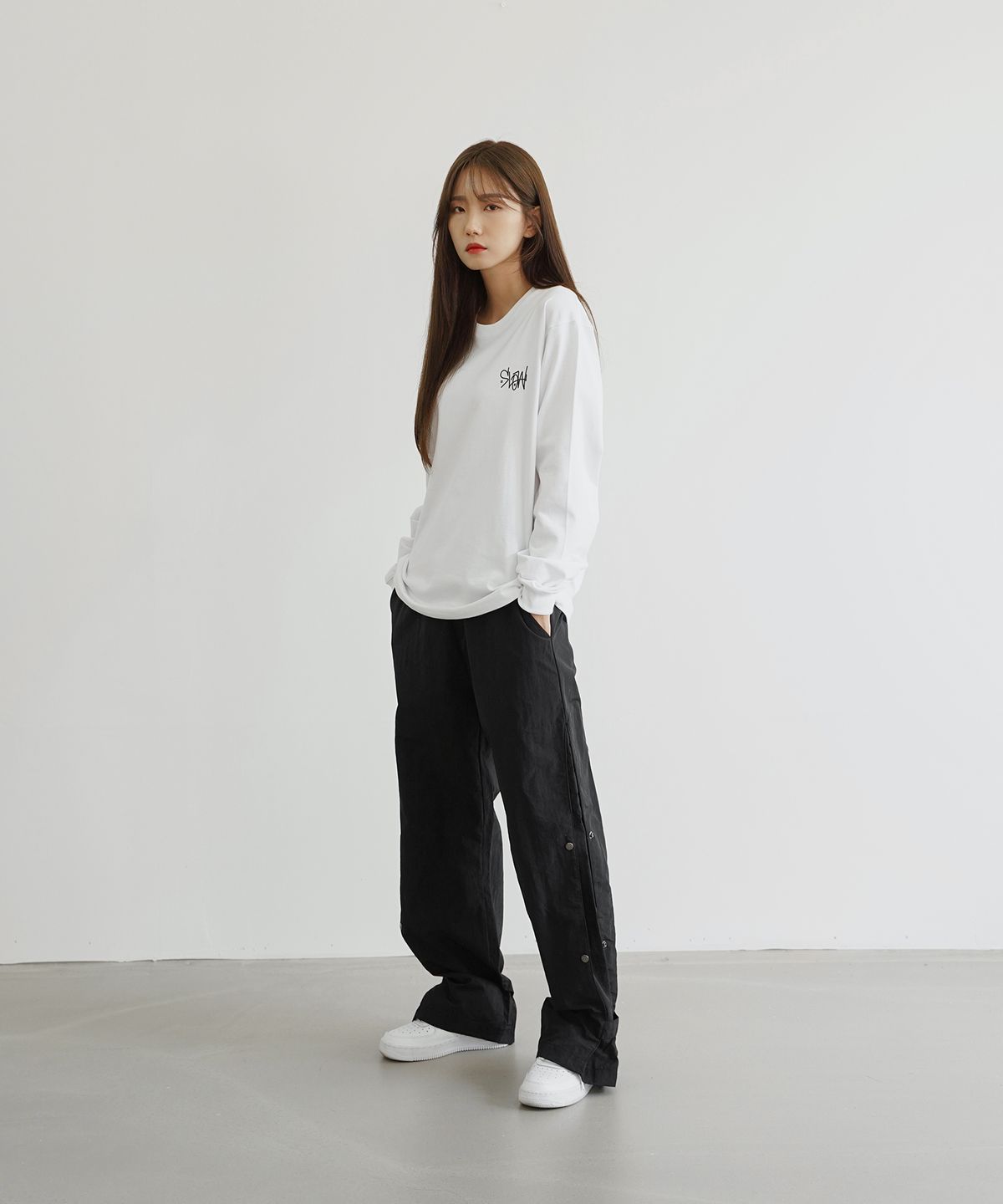 슬로우 레코드 하우스(SLOW RECORD HOUSE) 나일론 사이드 스냅 팬츠_블랙