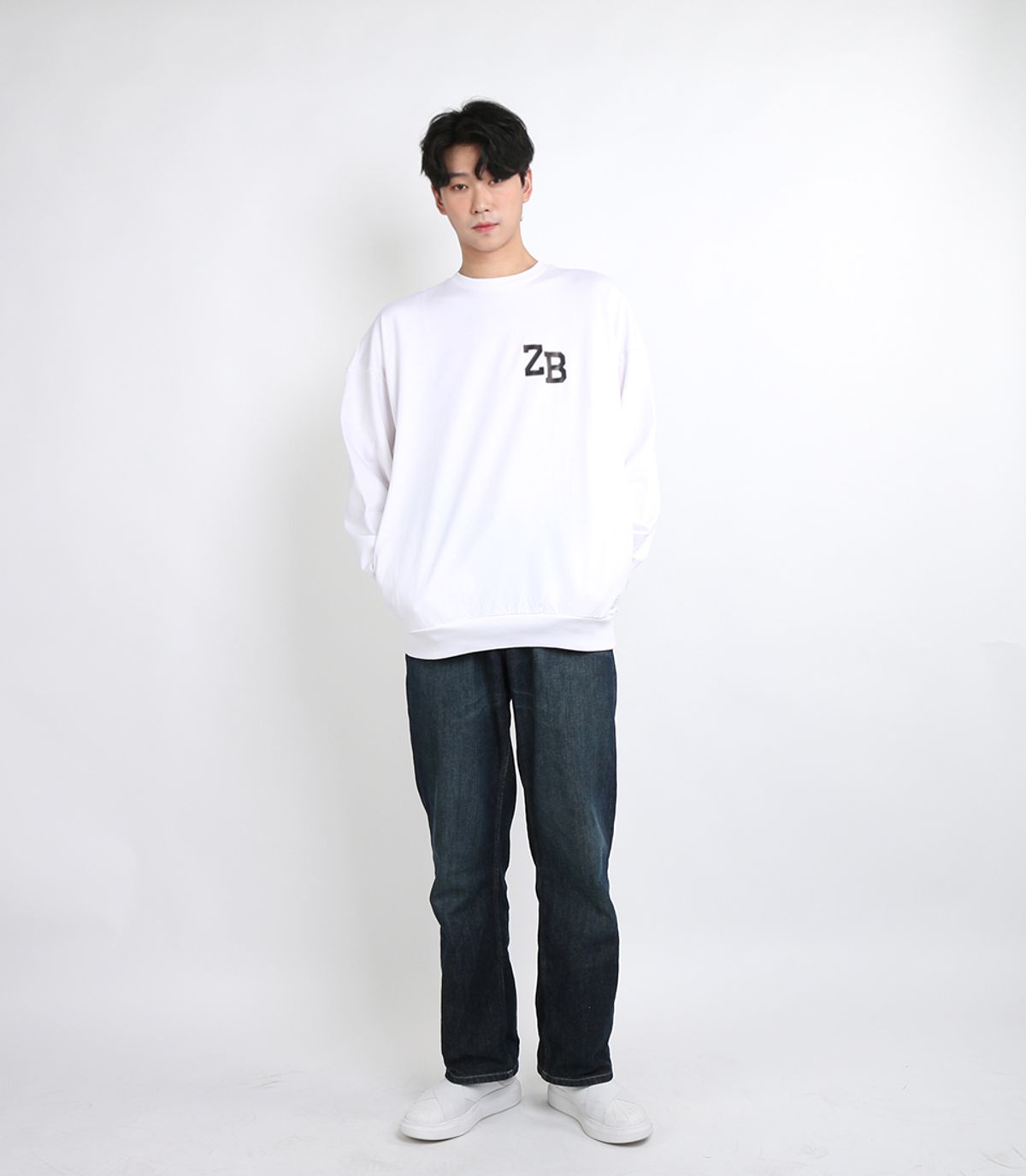 지블랙(ZBLACK) 100% 오가닉 코튼 ZB 스몰로고 맨투맨 (white)
