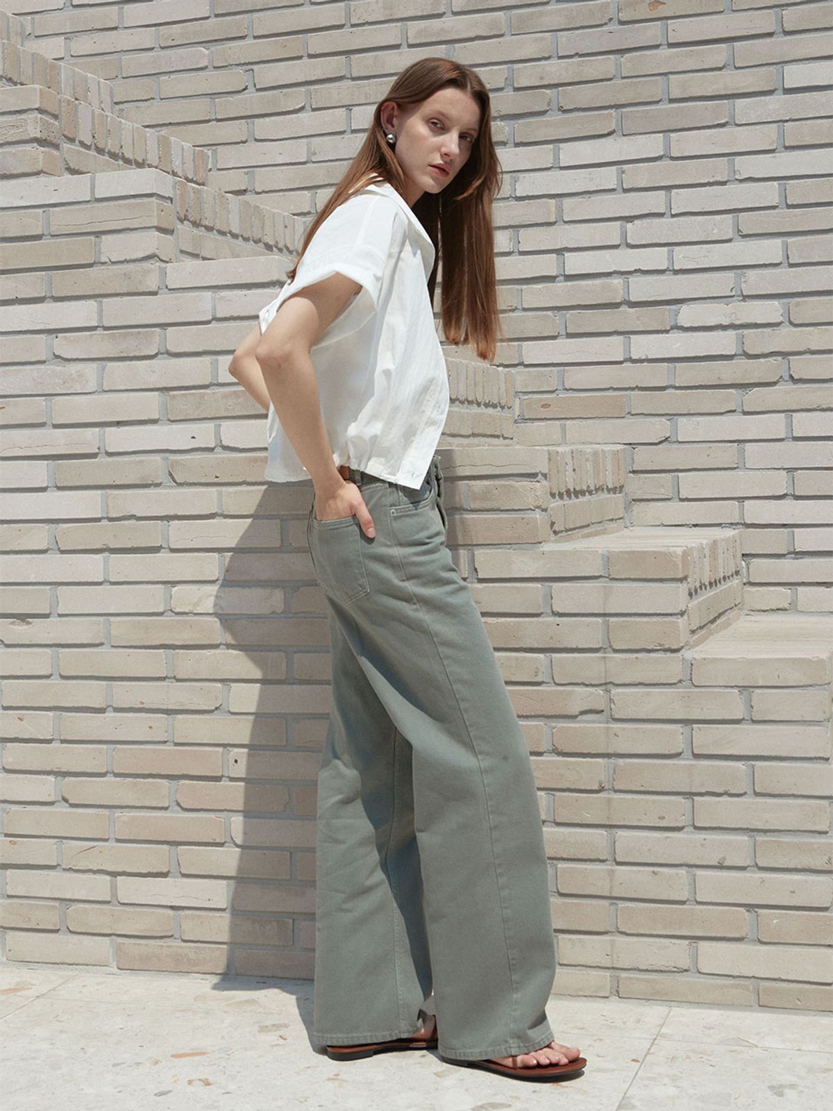 뮤에(MUER) 드로우스트링 크롭 셔츠 화이트